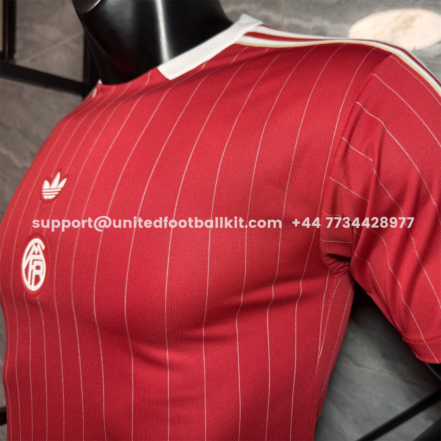 Unitedfootballkit.com | Bayern Munich 25-26 Trefoil Red And White Travel Jersey - Player Version -Customize Name, Number and Patch | Worldwide Shipping