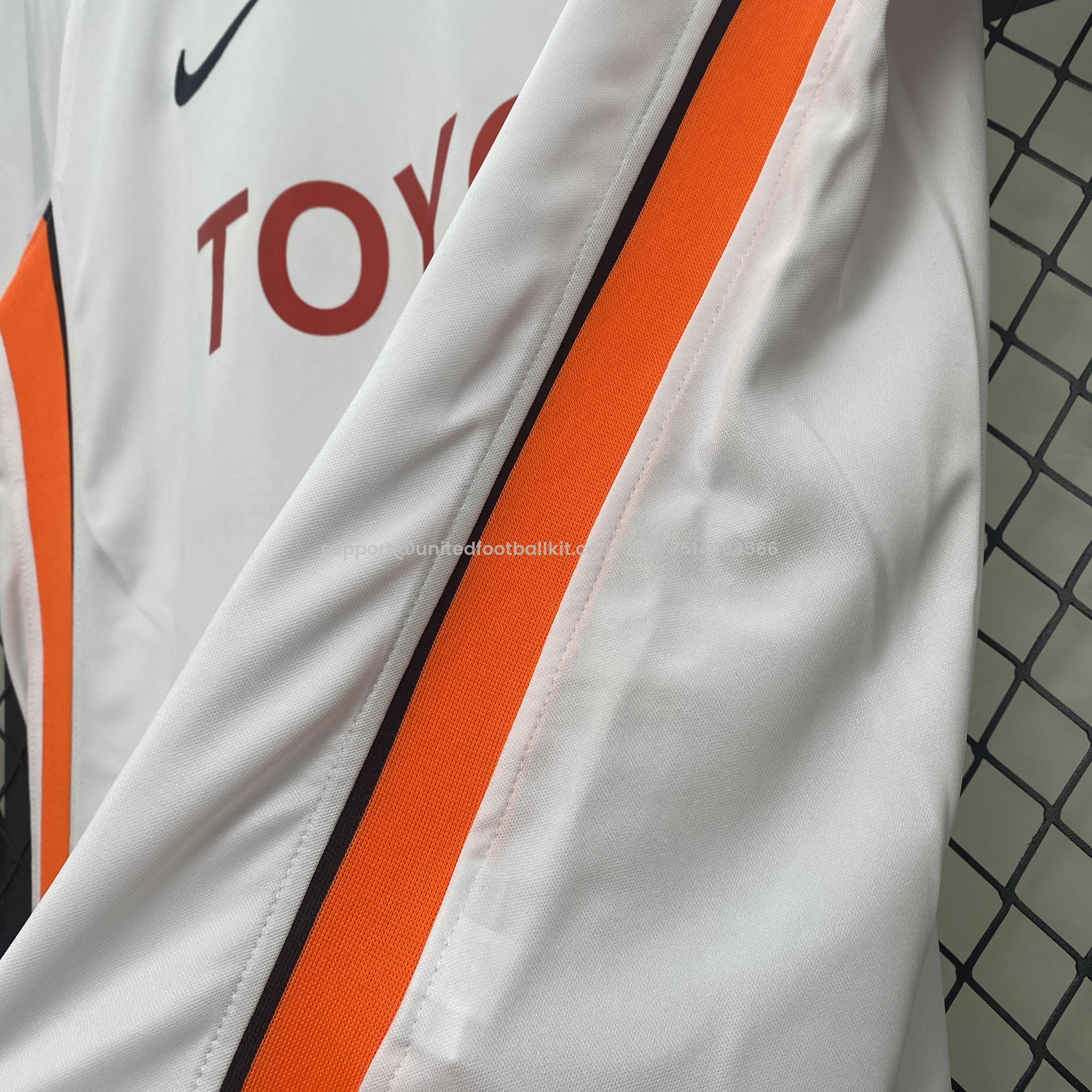 Unitedfootballkit.com | Retro Valencia 2006-07 Home Jersey -Customize Name, Number and Patch | Worldwide Shipping