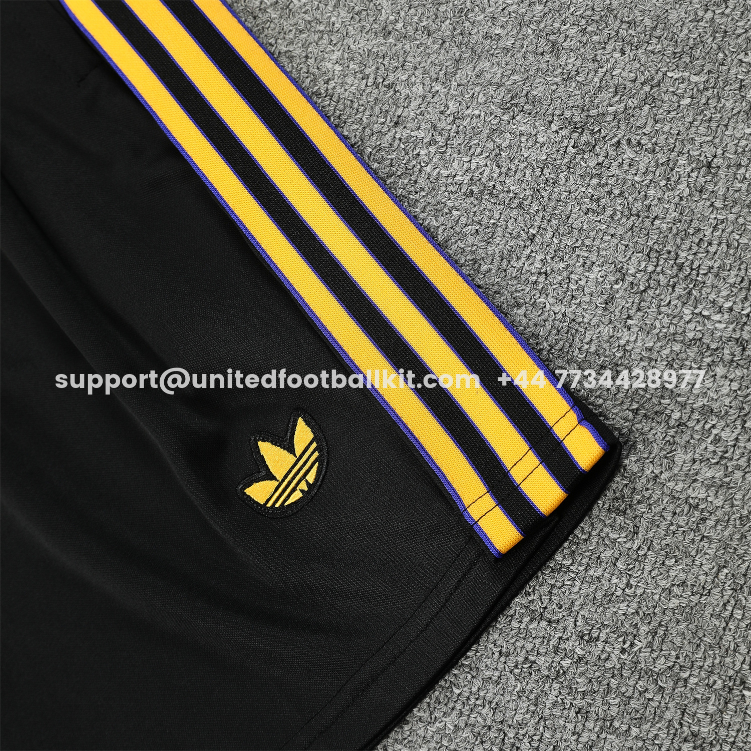 Unitedfootballkit.com | Manchester United 25-26 Trefoil Travel Short-Sleeve Training Set - Black Top & Black Shorts -Customize Name, Number and Patch | Worldwide Shipping