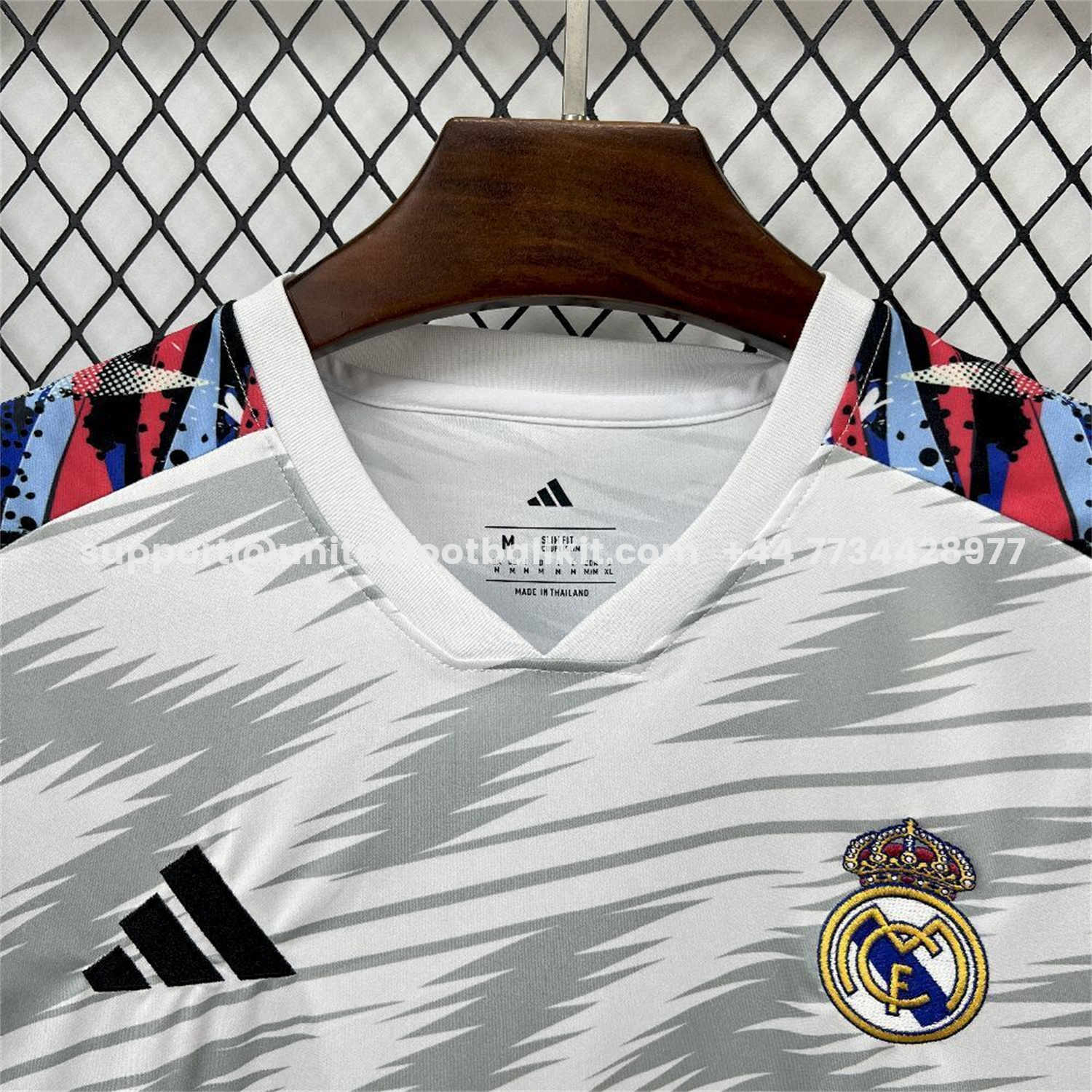 Unitedfootballkit.com | Real Madrid 25-26 Grey And White Pre-Match Training Jersey - Fans Version -Customize Name, Number and Patch | Worldwide Shipping
