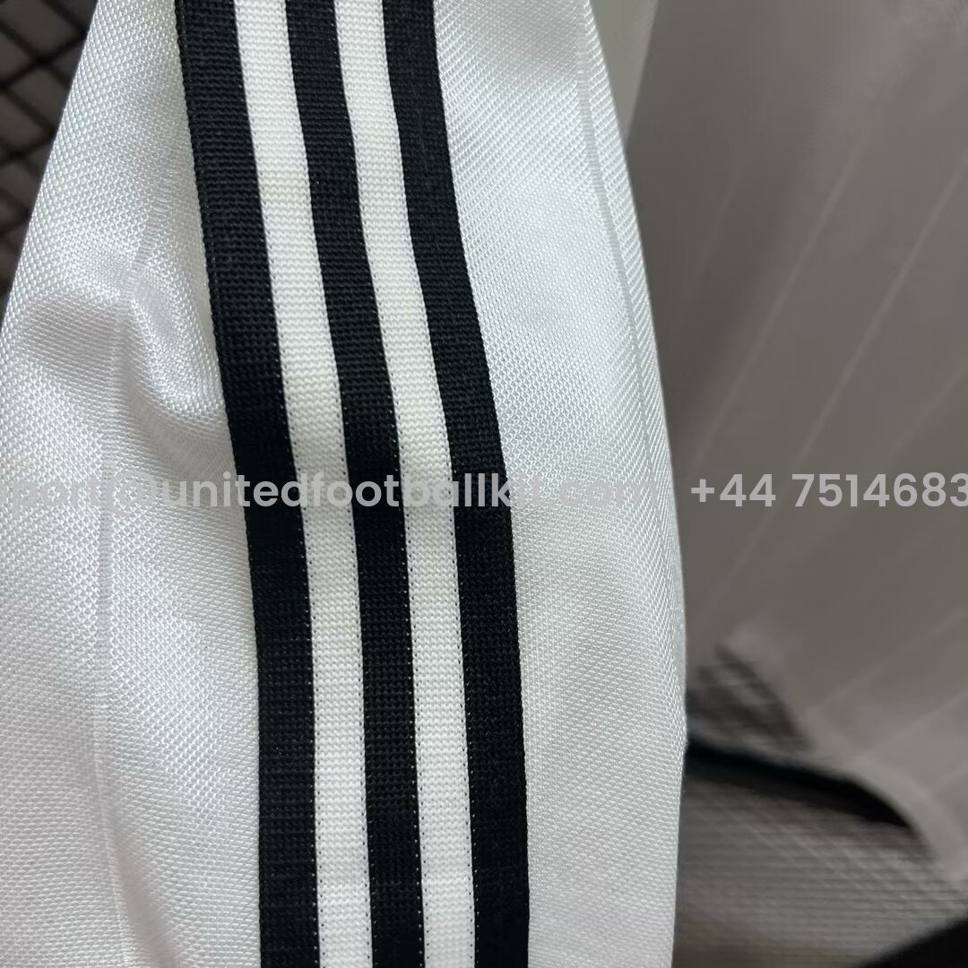 Unitedfootballkit.com | Retro Manchester United 82-84 Away Long Sleeve Jersey League Cup Final -Customize Name, Number and Patch | Worldwide Shipping