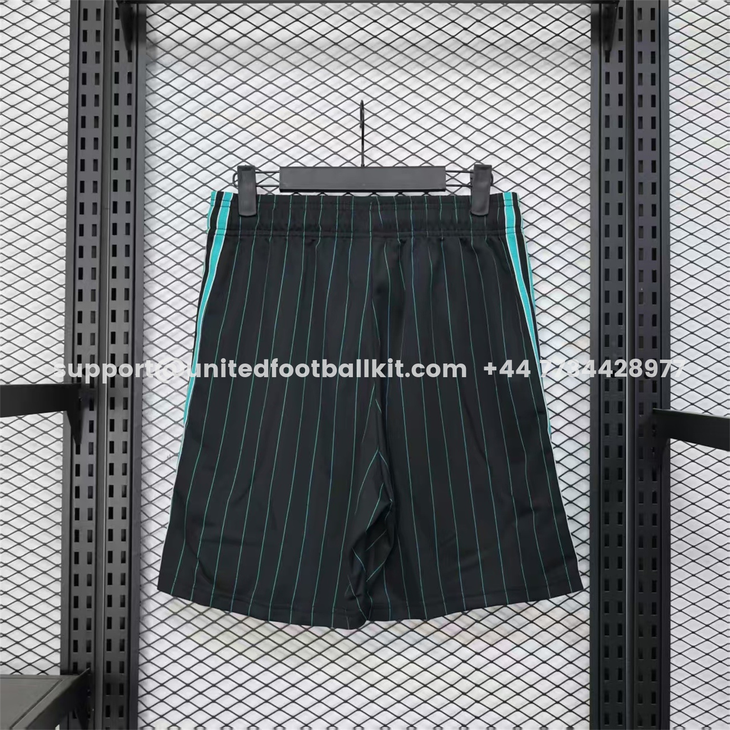 Unitedfootballkit.com | Liver.pool 25-26 Trefoil Black Travel Shorts - Player Version -Customize Name, Number and Patch | Worldwide Shipping