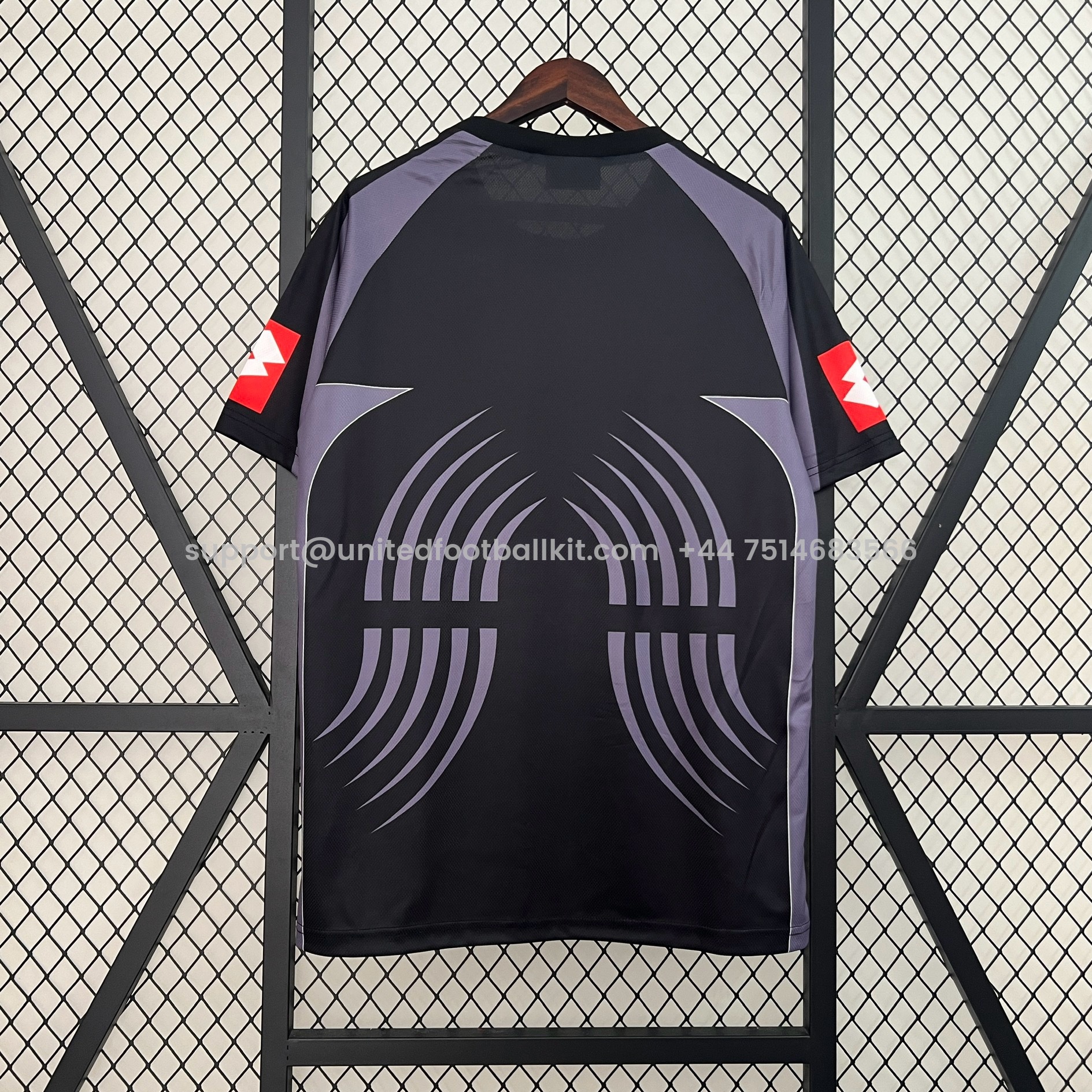 Unitedfootballkit.com | Retro Juventus 2001-02 Black Goalkeeper Jersey -Customize Name, Number and Patch | Worldwide Shipping