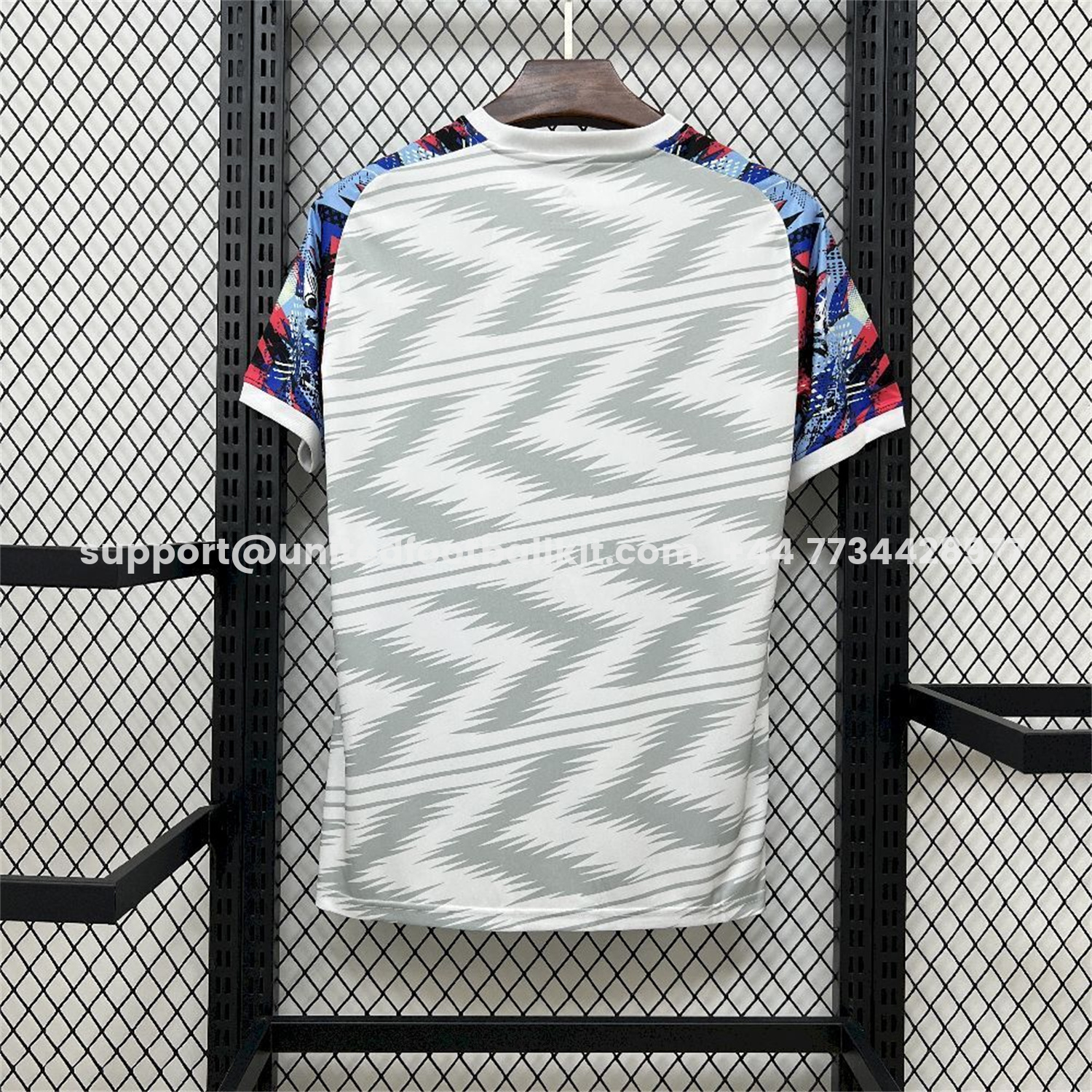 Unitedfootballkit.com | Real Madrid 25-26 Grey And White Pre-Match Training Jersey - Fans Version -Customize Name, Number and Patch | Worldwide Shipping