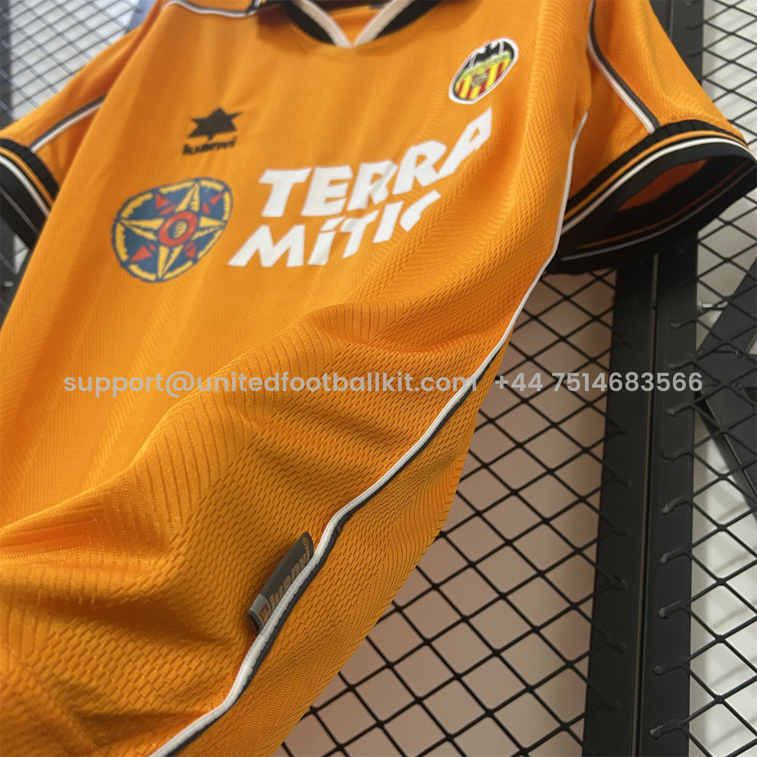 Unitedfootballkit.com | Retro Valencia 1999-00 Away Jersey -Customize Name, Number and Patch | Worldwide Shipping