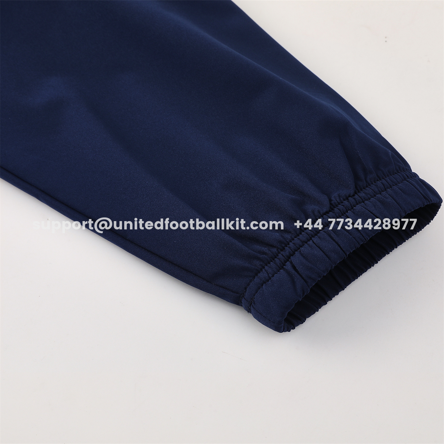 Unitedfootballkit.com | Argentina 2026 Hooded Windbreaker Training Set - White Top & Dark Blue Pants -Customize Name, Number and Patch | Worldwide Shipping