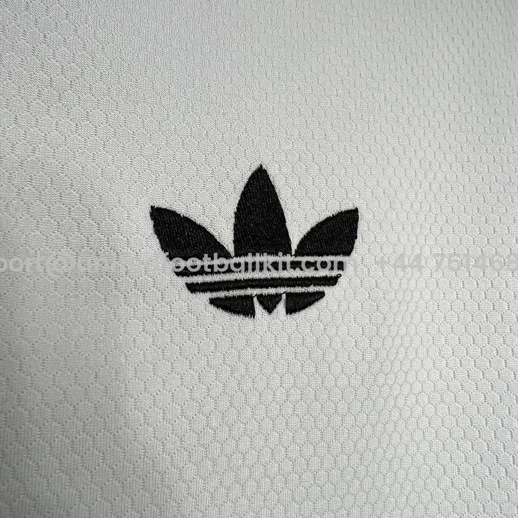 Unitedfootballkit.com | Juventus 24-25 White Pre-Match Jersey - Fans Version -Customize Name, Number and Patch | Worldwide Shipping