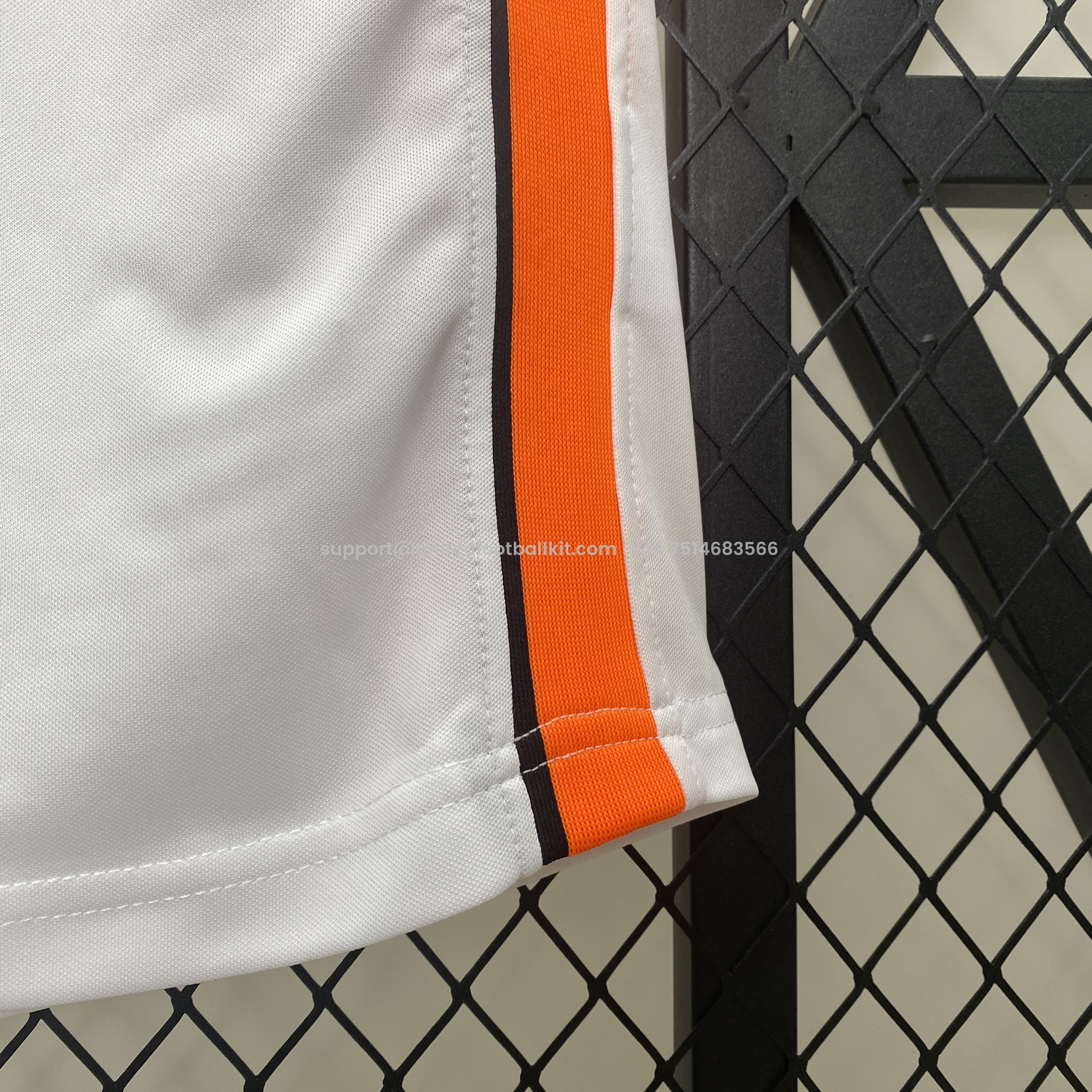 Unitedfootballkit.com | Retro Valencia 2006-07 Home Jersey -Customize Name, Number and Patch | Worldwide Shipping