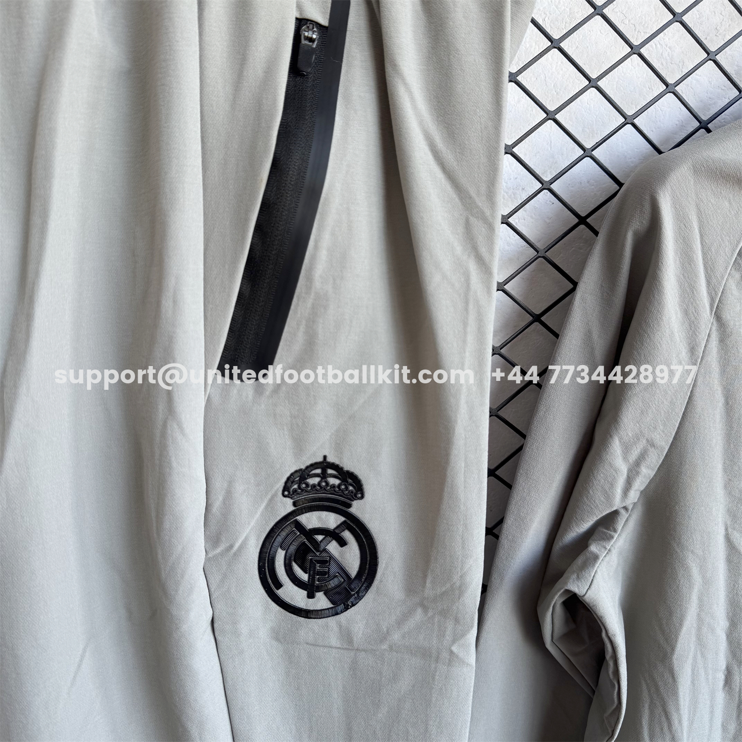 Unitedfootballkit.com | Real Madrid 25-26 Windbreaker Training Set - Pure Grey Top and Pants -Customize Name, Number and Patch | Worldwide Shipping