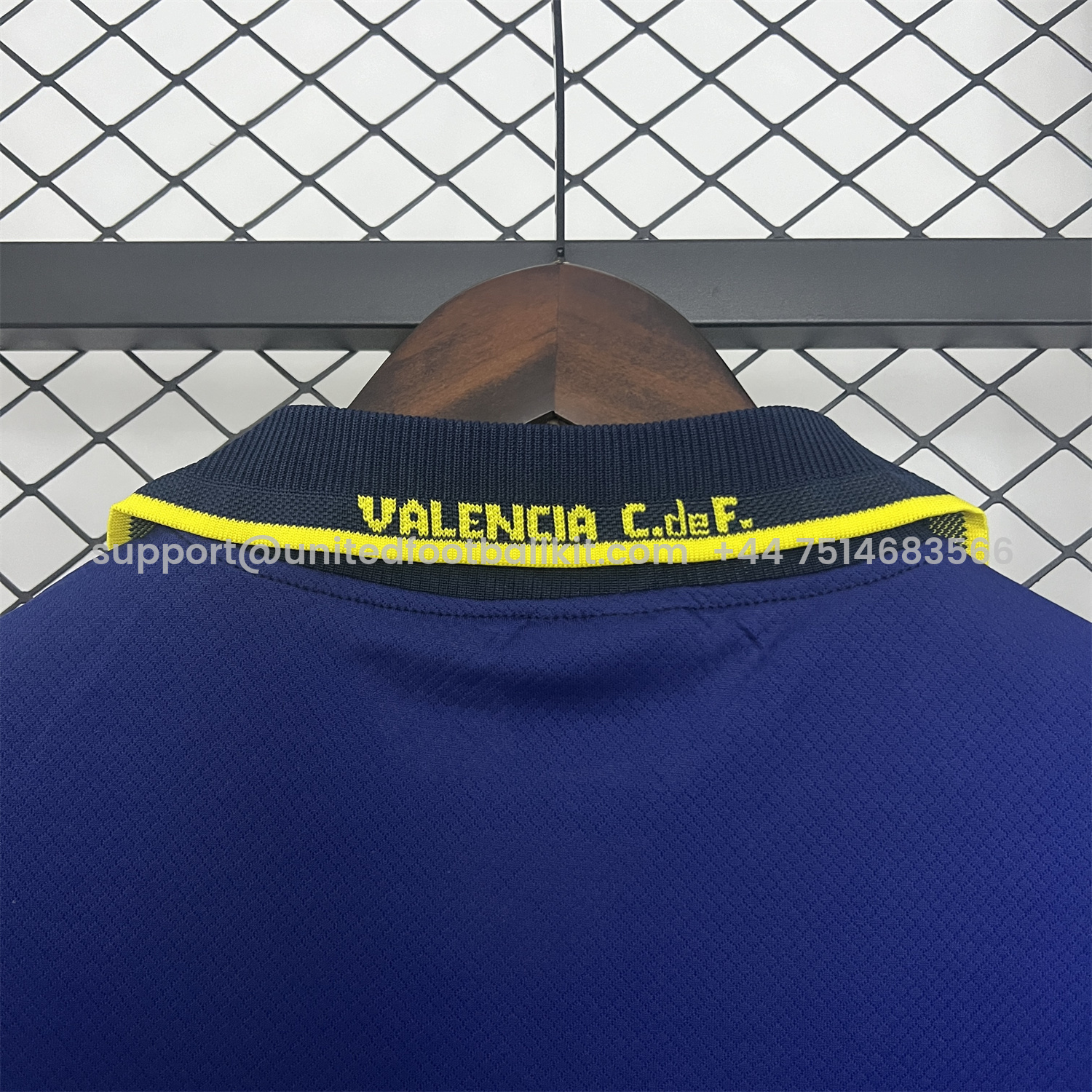 Unitedfootballkit.com | Retro Valencia 1996-97 Away Jersey -Customize Name, Number and Patch | Worldwide Shipping