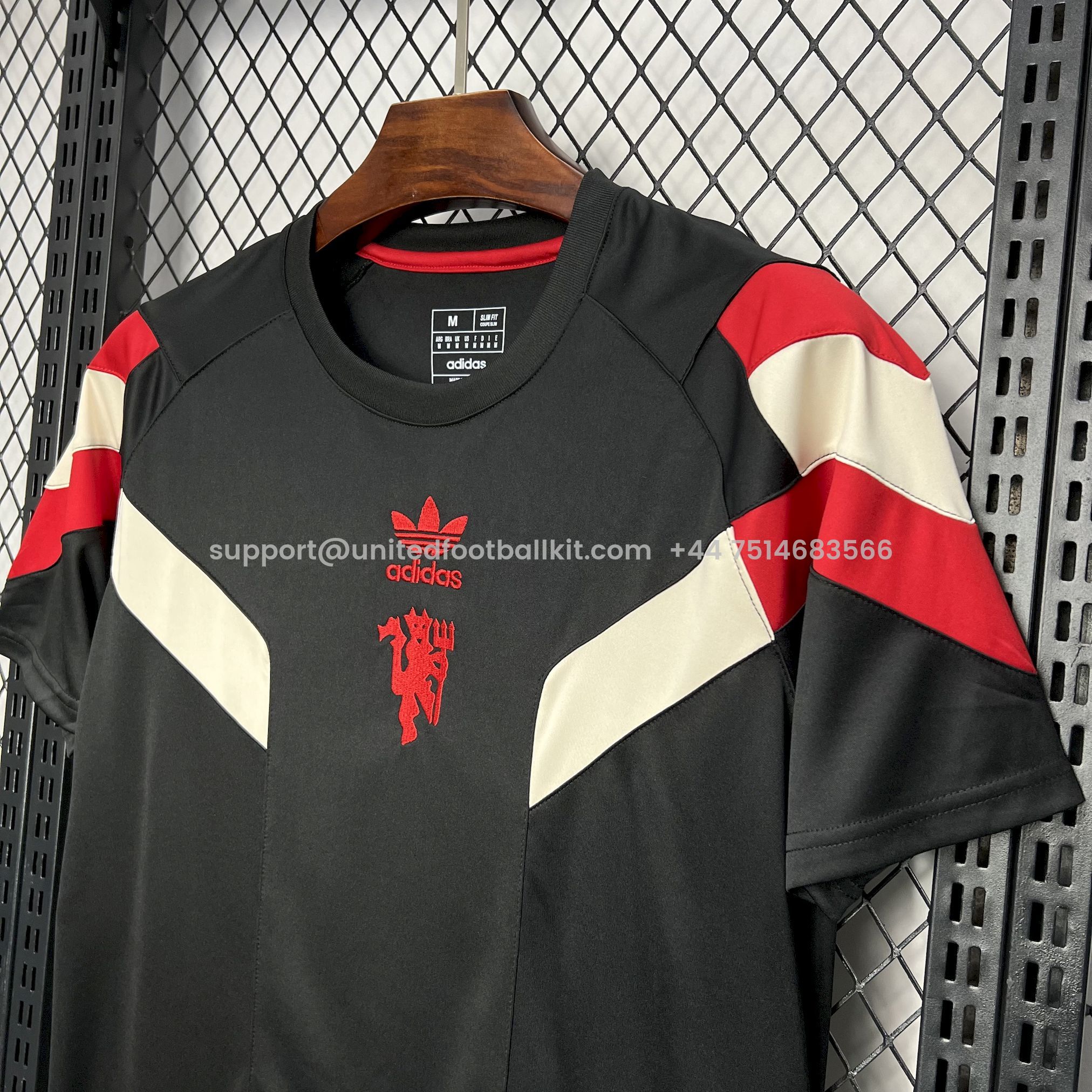 Unitedfootballkit.com | Manchester United 24-25 Retro Originals Black T-Shirt -Customize Name, Number and Patch | Worldwide Shipping