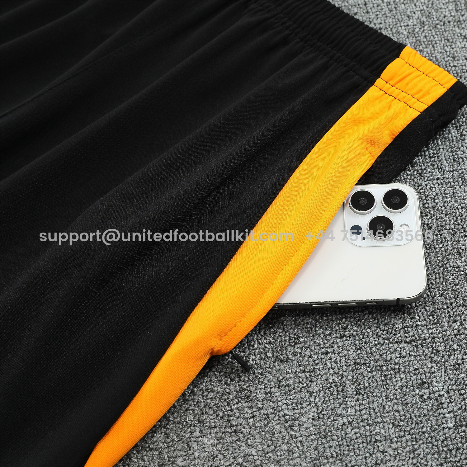 Unitedfootballkit.com | Bayern Munich 25-26 POLO Short-Sleeve Training Set - Red Top and Black Pants -Customize Name, Number and Patch | Worldwide Shipping