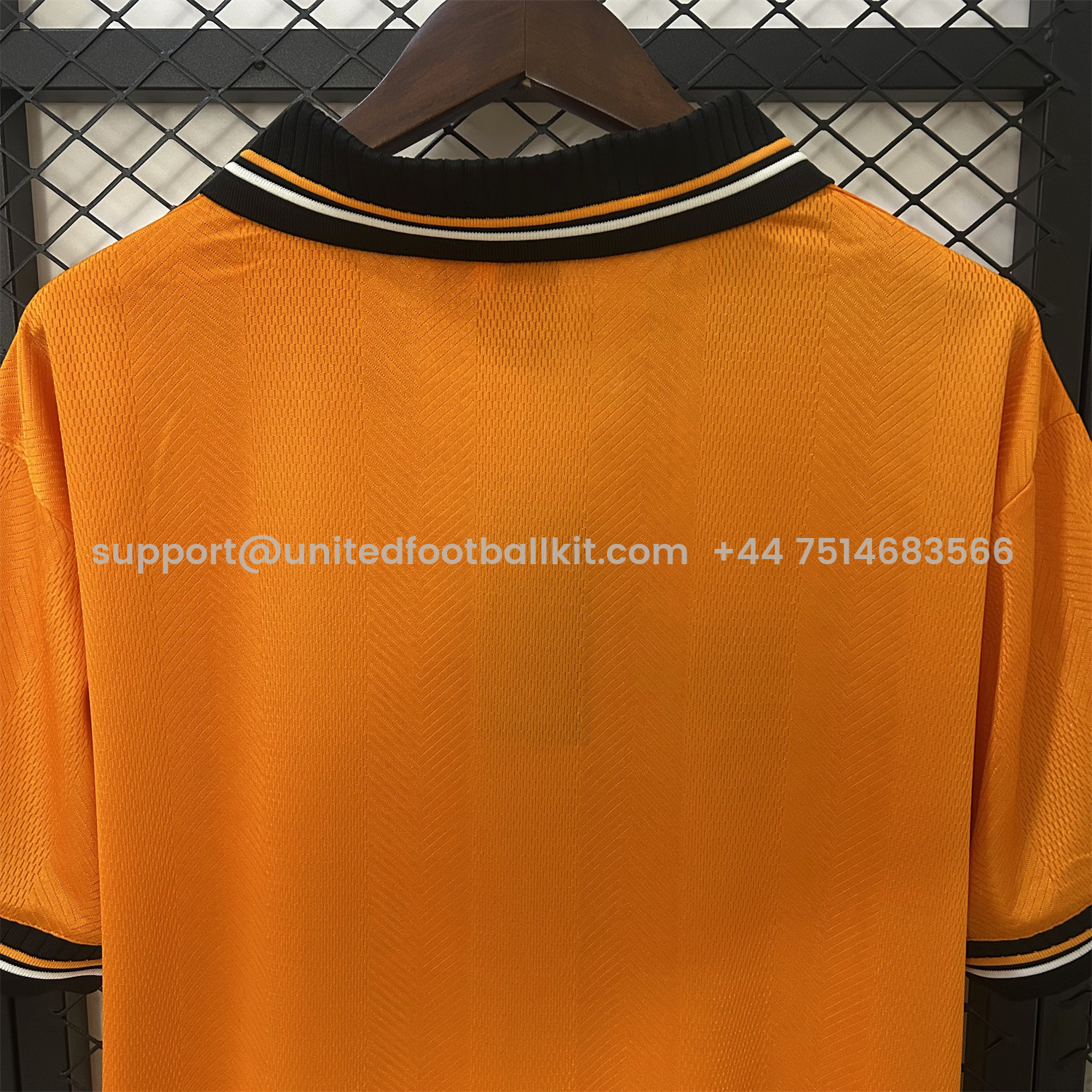 Unitedfootballkit.com | Retro Valencia 1999-00 Away Jersey -Customize Name, Number and Patch | Worldwide Shipping