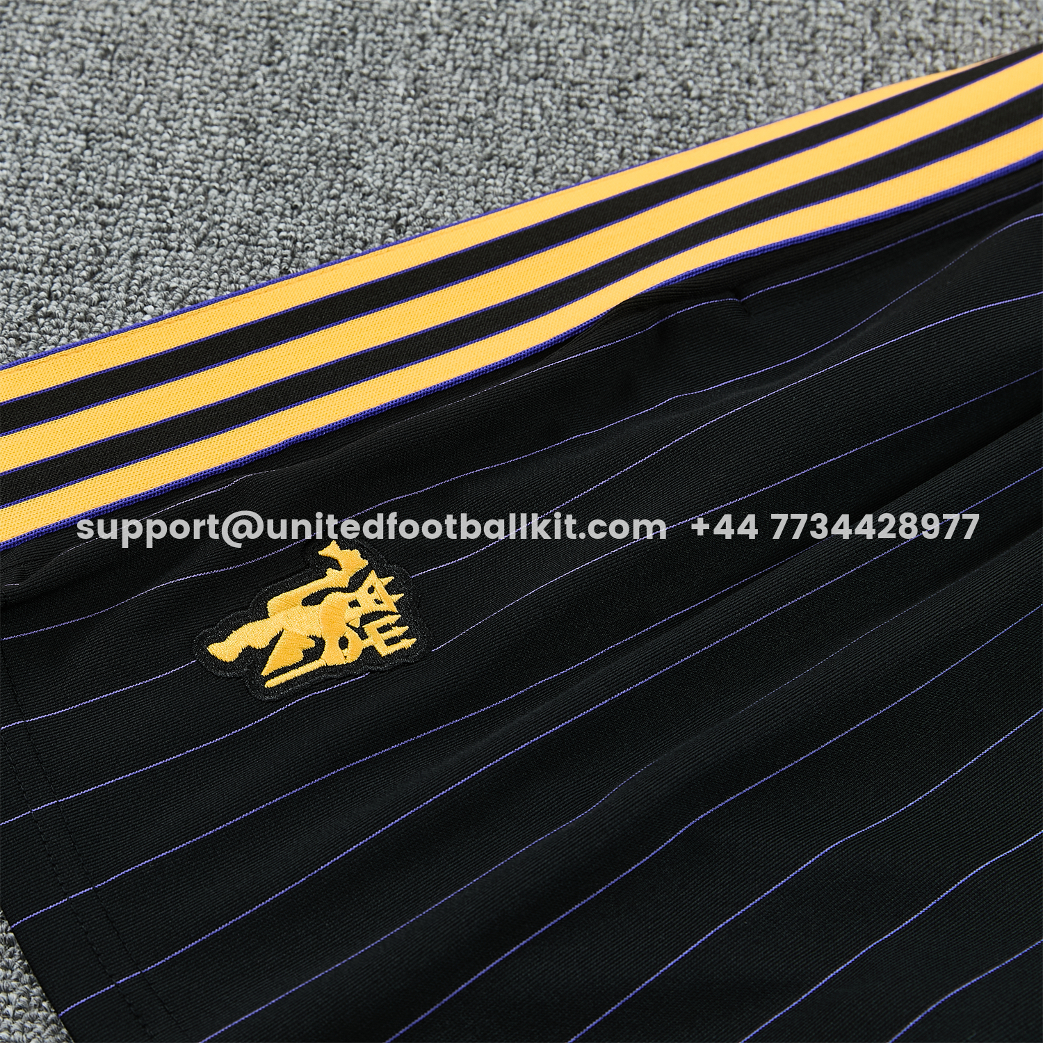 Unitedfootballkit.com | Manchester United 25-26 Retro Style Short-Sleeve Training Set - Black With Yellow Accents Top & Pants -Customize Name, Number and Patch | Worldwide Shipping
