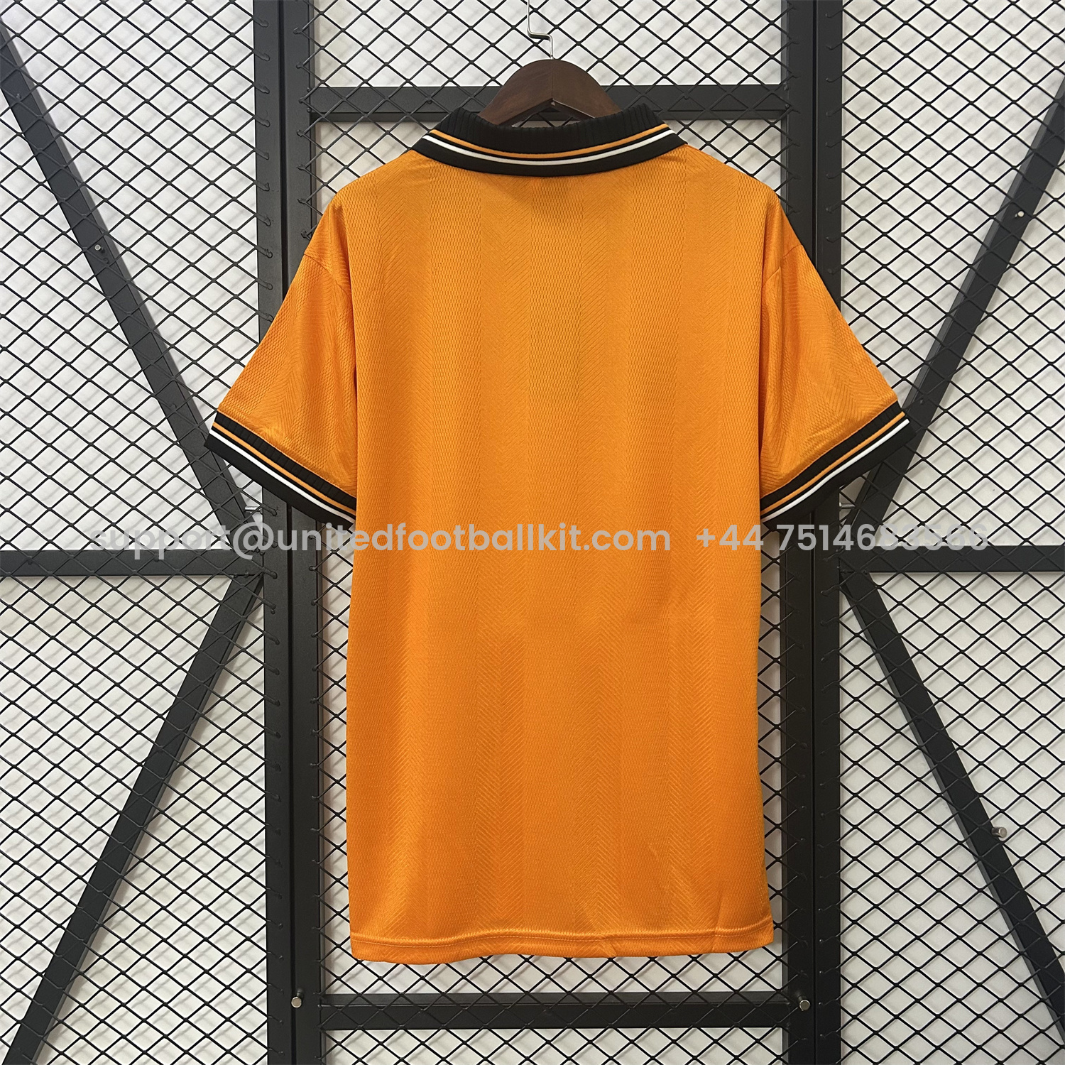 Unitedfootballkit.com | Retro Valencia 1999-00 Away Jersey -Customize Name, Number and Patch | Worldwide Shipping