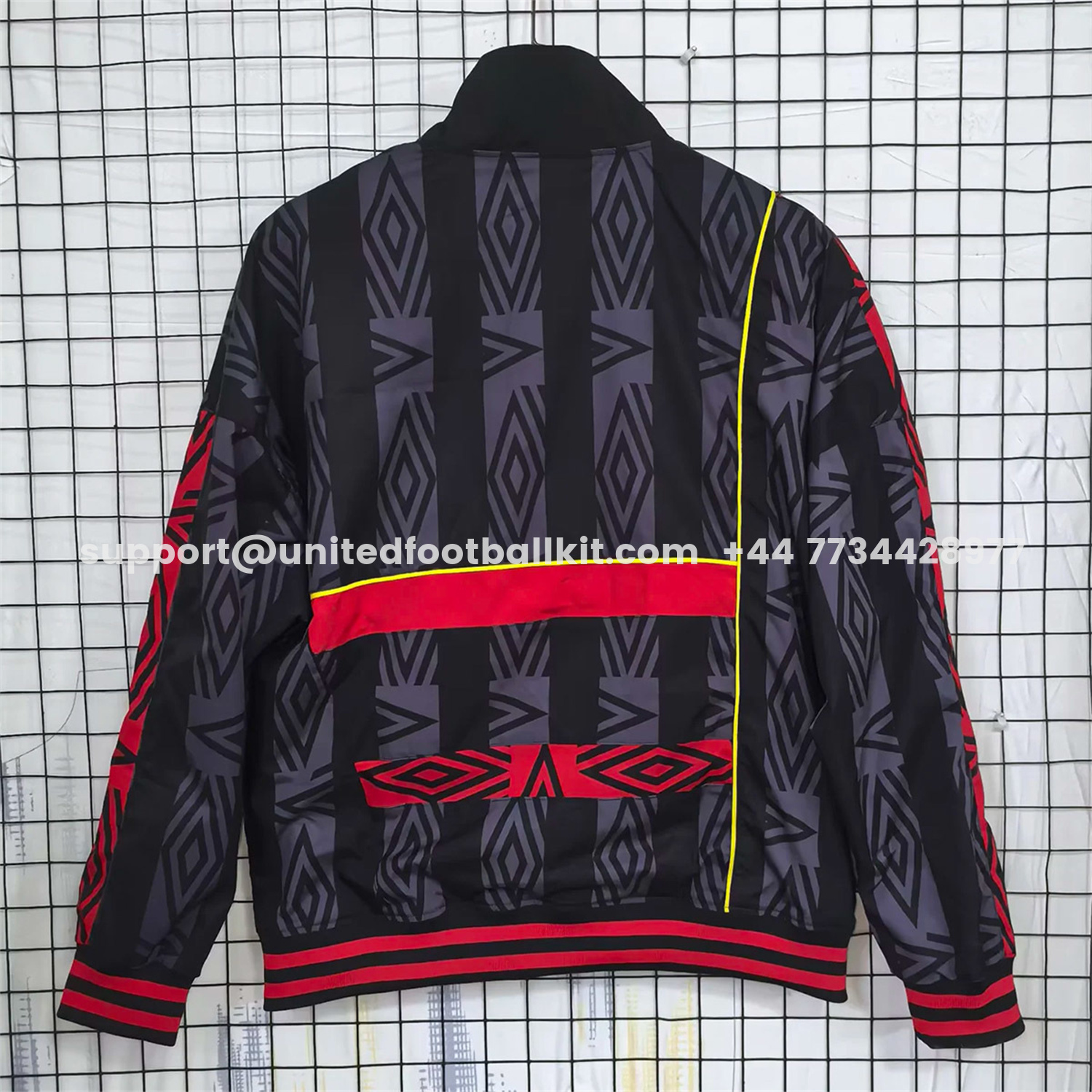 Unitedfootballkit.com | Retro Manchester United 1993-95 Black Windbreaker Jacket -Customize Name, Number and Patch | Worldwide Shipping