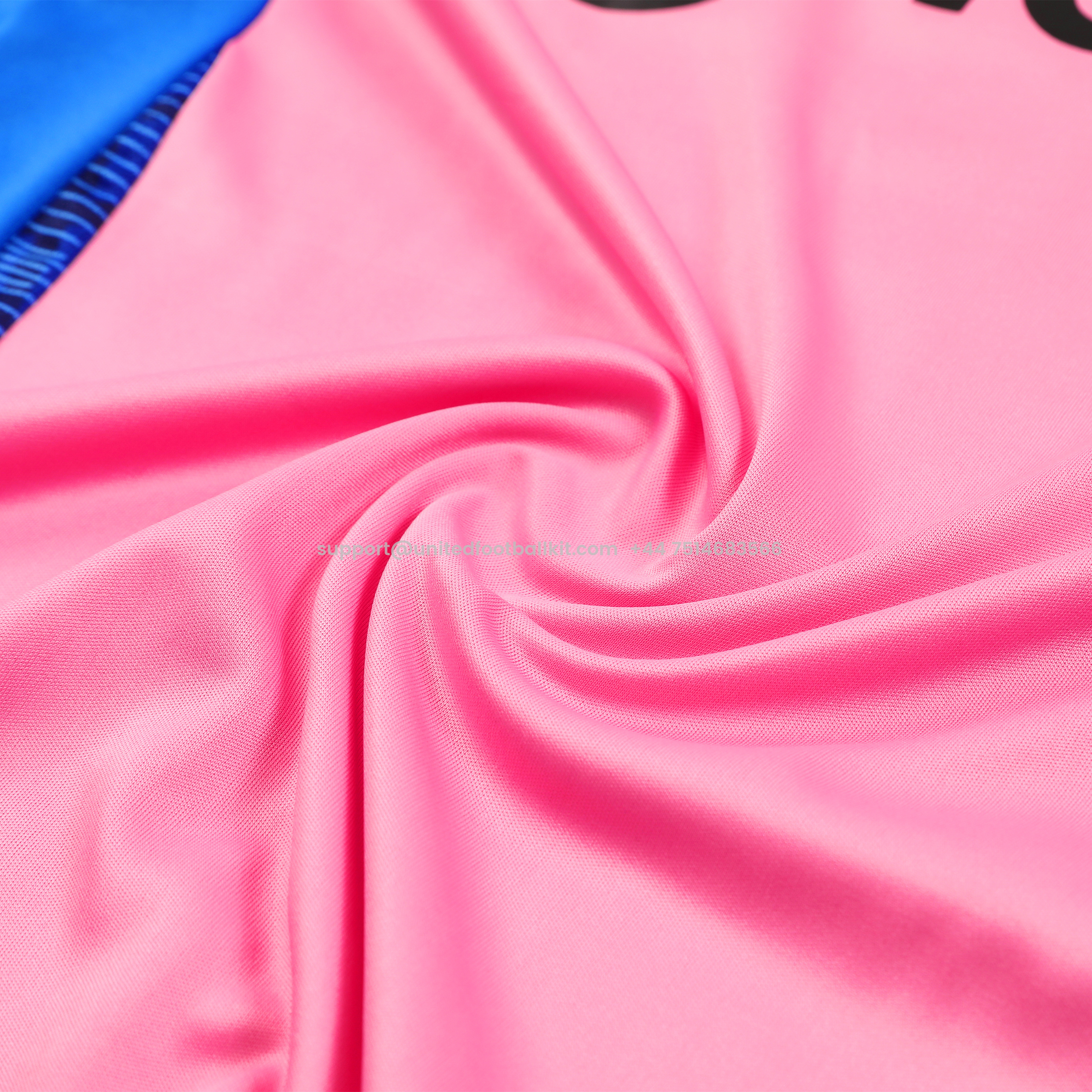 Unitedfootballkit.com | Manchester United 24-25 Short-Sleeve Training Set - Pink Top and Black Shorts -Customize Name, Number and Patch | Worldwide Shipping