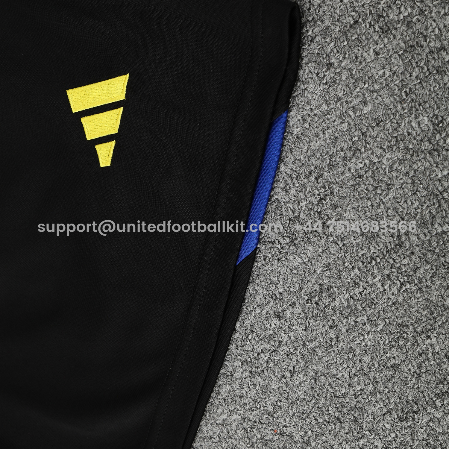 Unitedfootballkit.com | Manchester United 25-26 Vest Training Set - Black And Light Grey Vest & Black Shorts -Customize Name, Number and Patch | Worldwide Shipping