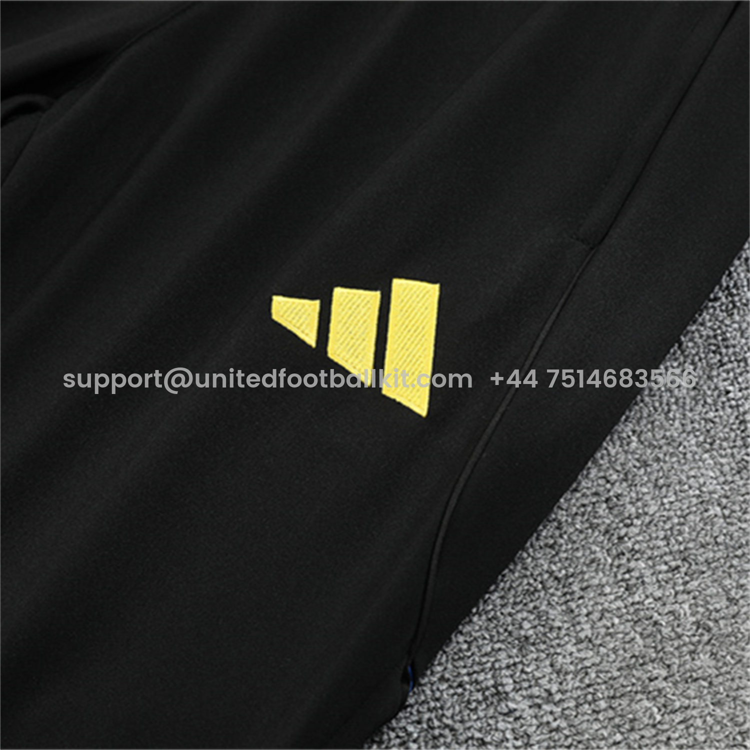 Unitedfootballkit.com | Manchester United 25-26 Kid Long Sleeves Training Set - Black Top & Black Pants -Customize Name, Number and Patch | Worldwide Shipping