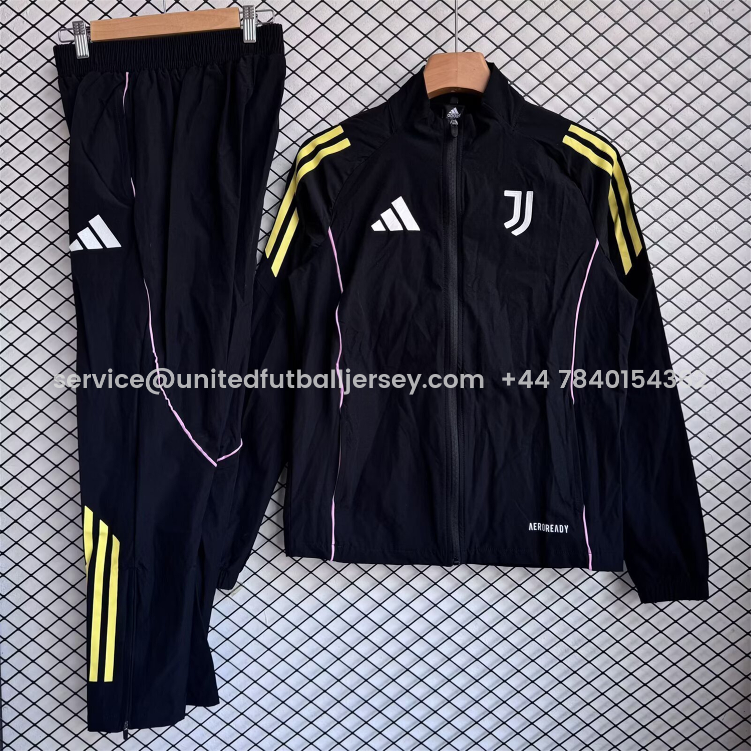 foot-Juventus 25-26 Yellow Lines Windbreaker Training Set - Black Top and Pants