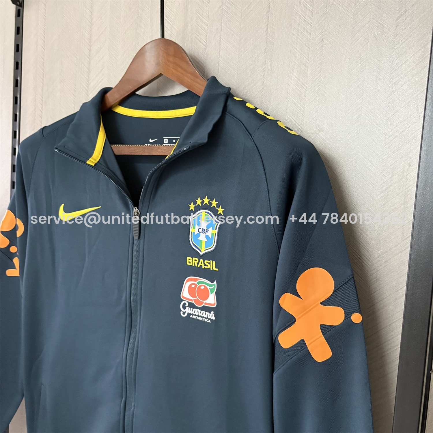 foot-Retro Brazil 2022 Pre-Match Dark Blue Unsponsored Windbreaker
