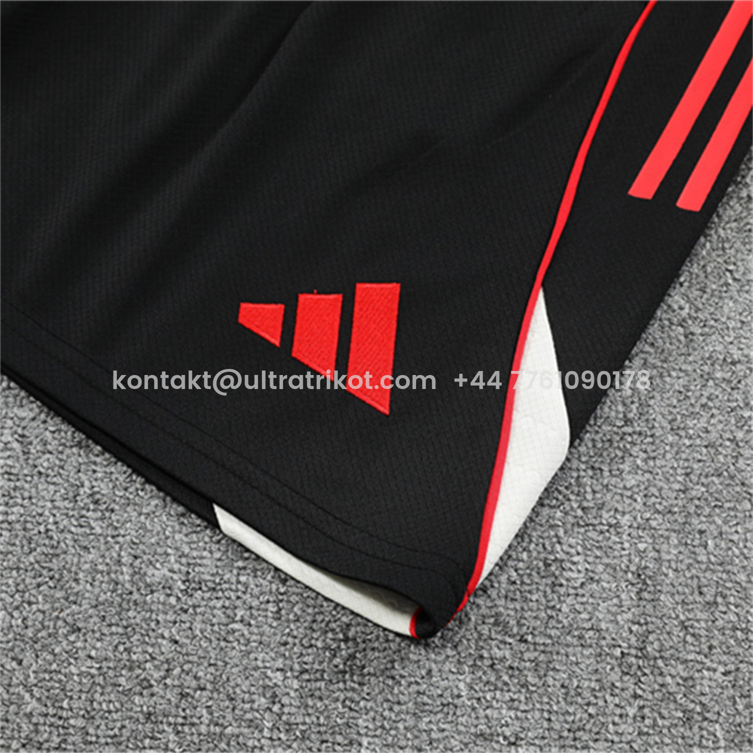 UltraTrikot-Liver.pool 25-26 Short-Sleeve Training Set - Black Top & Black Shorts