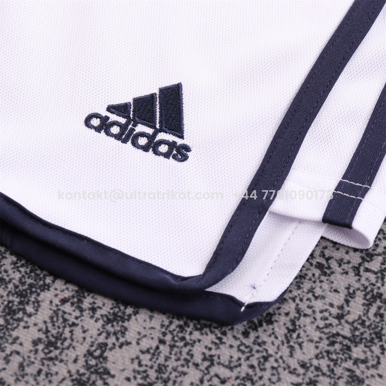 UltraTrikot-Retro Real Madrid 2000-01 Home Kids Kit