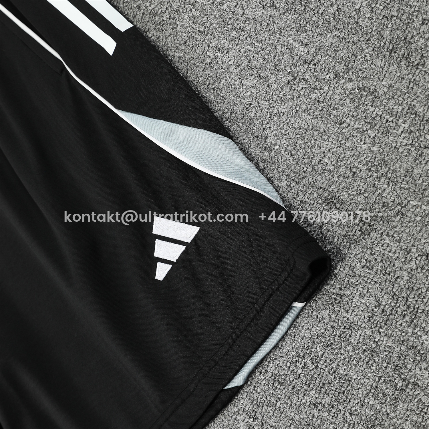 UltraTrikot-Real Madrid 25-26 Short-Sleeve Training Set - Grey Arrow Pattern Top & Black Shorts