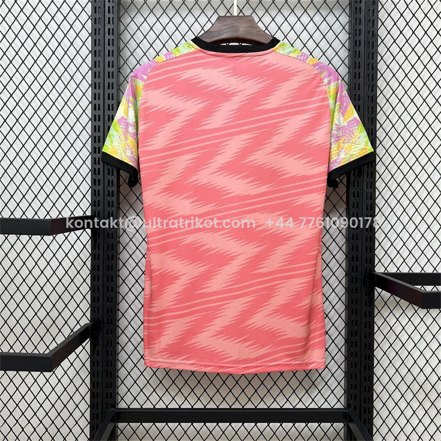 UltraTrikot-Real Madrid 25-26 Pink And Green Pre-Match Training Jersey - Fans Version