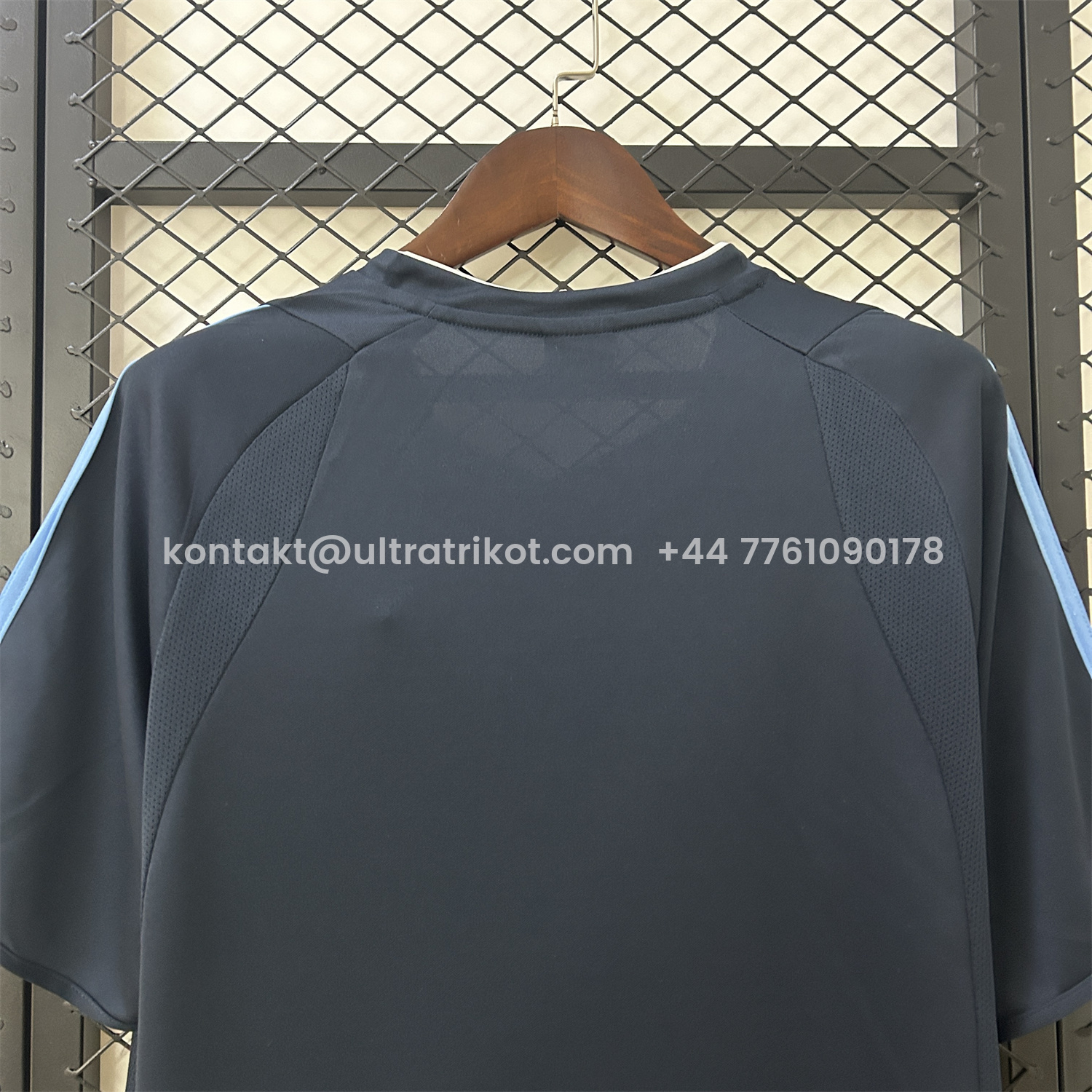 UltraTrikot-Retro Real Madrid 2003-04 Away Jersey