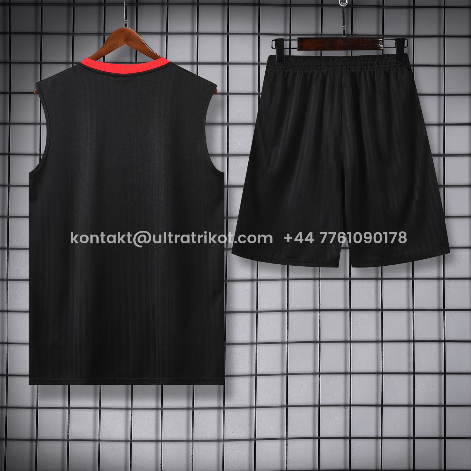 UltraTrikot-Manchester United 25-26 Vest Training Set - Red Retro Logo Black Vest & Black Shorts