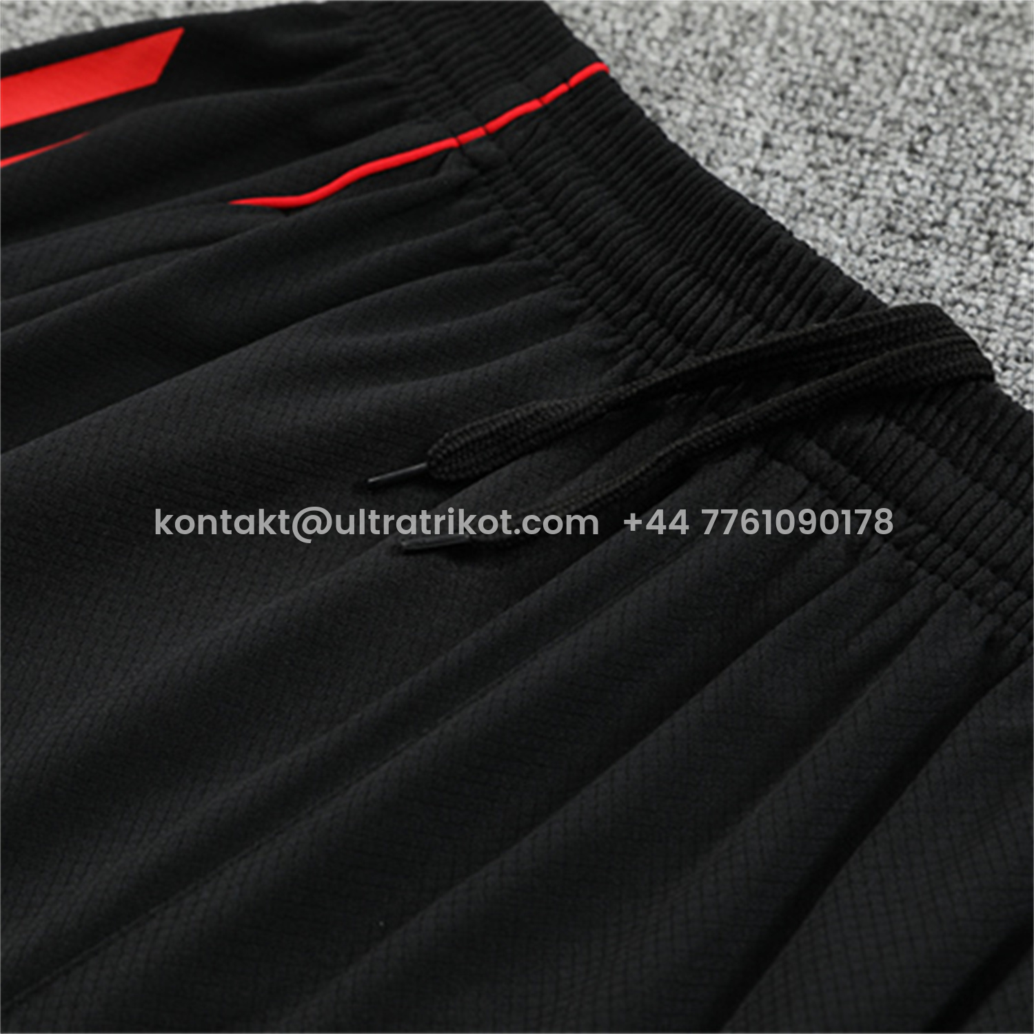 UltraTrikot-Liver.pool 25-26 Short-Sleeve Training Set - Red Camouflage Top & Black Shorts