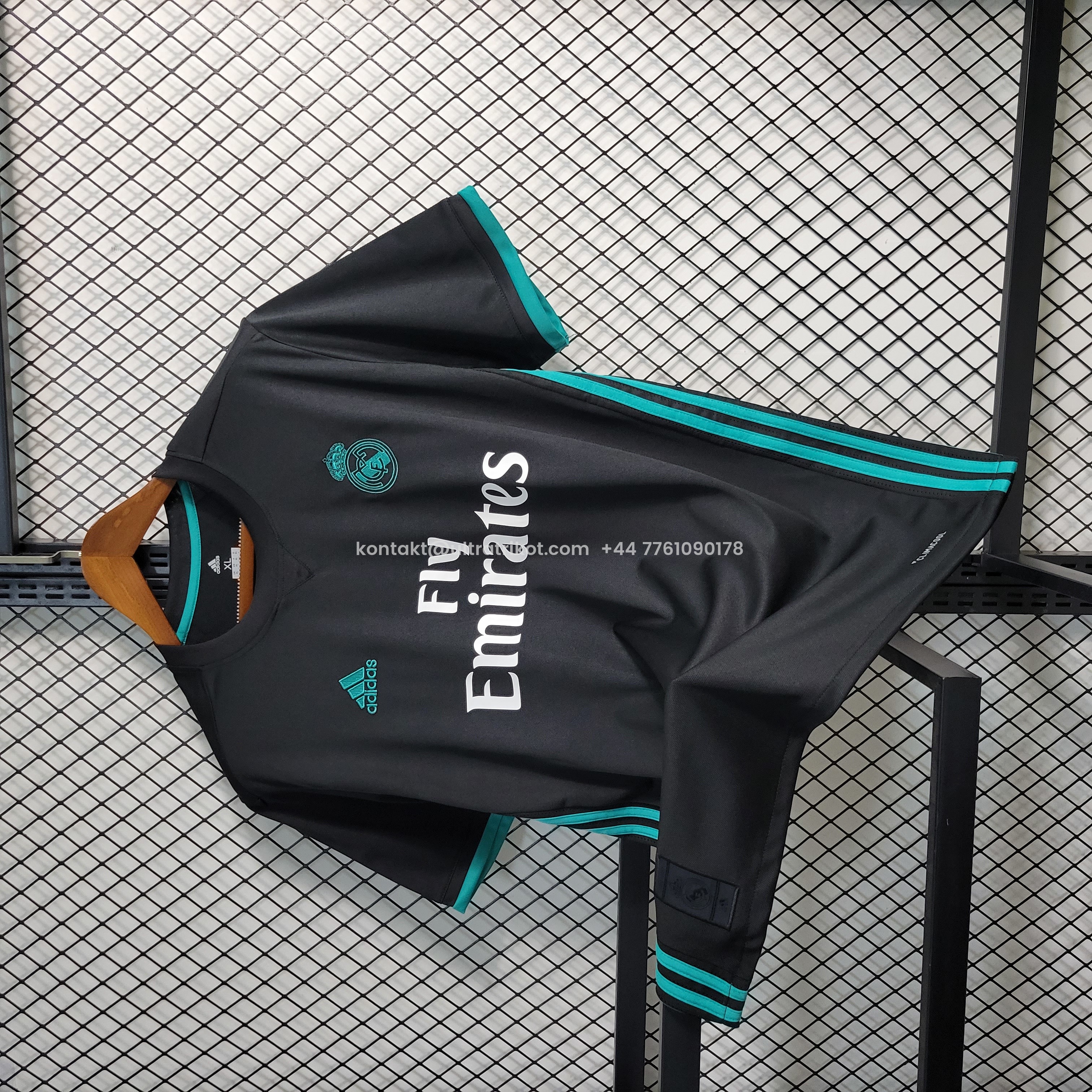 UltraTrikot-Retro Real Madrid 17-18 Away Stadium Jersey