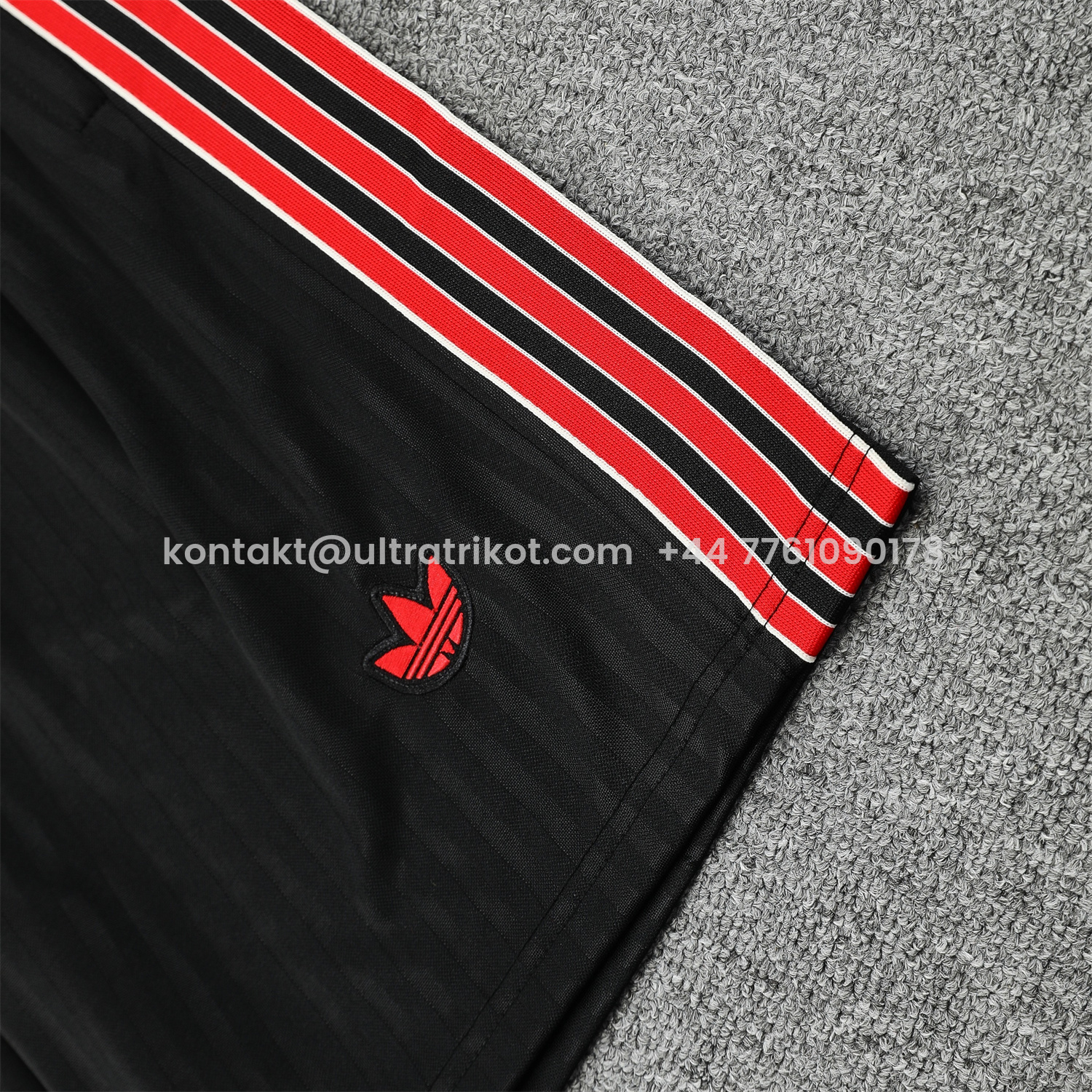 UltraTrikot-Manchester United 25-26 Short-Sleeve Training Set - Red Lines Black Top & Black Shorts
