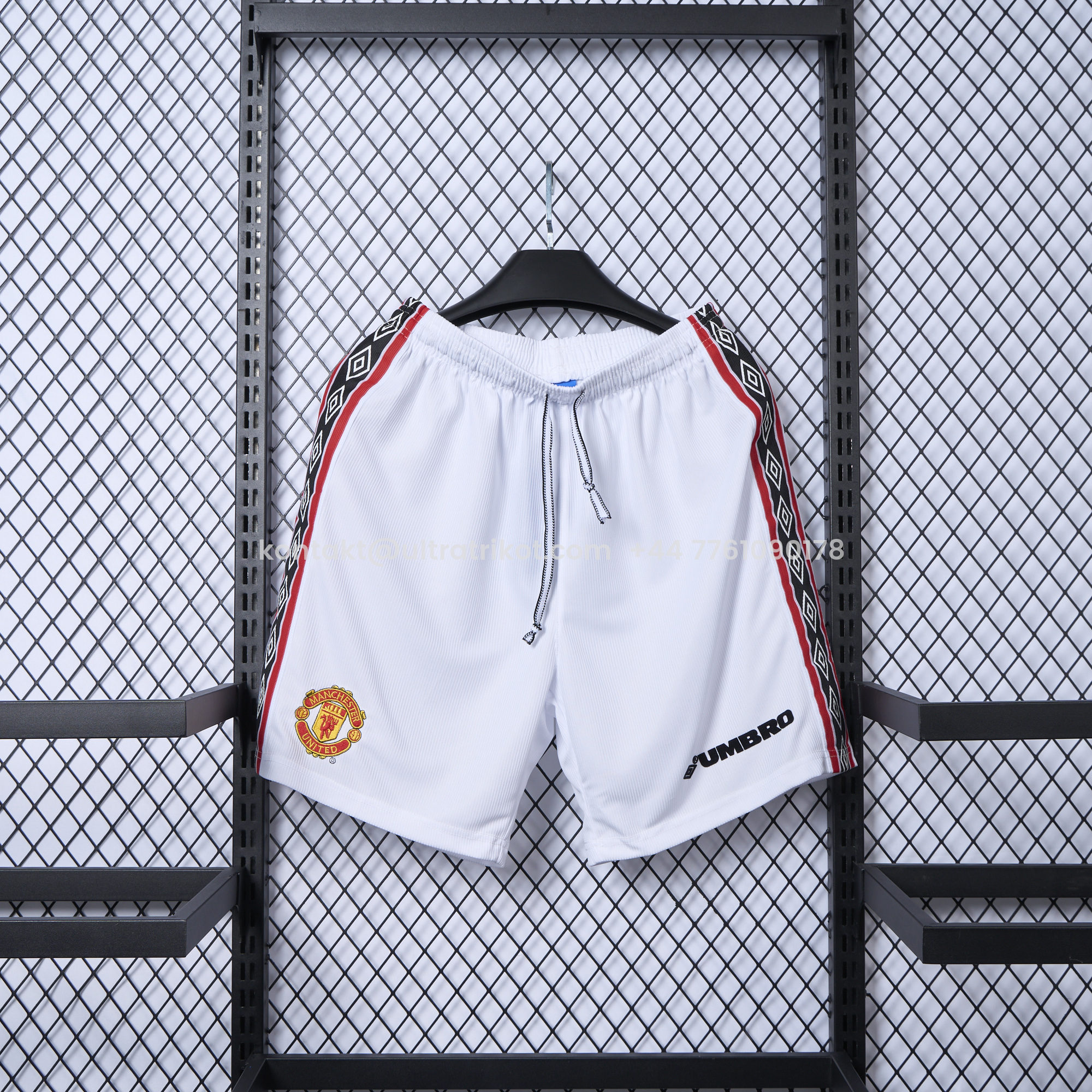 UltraTrikot-Retro Manchester United 1998-99 Home Shorts