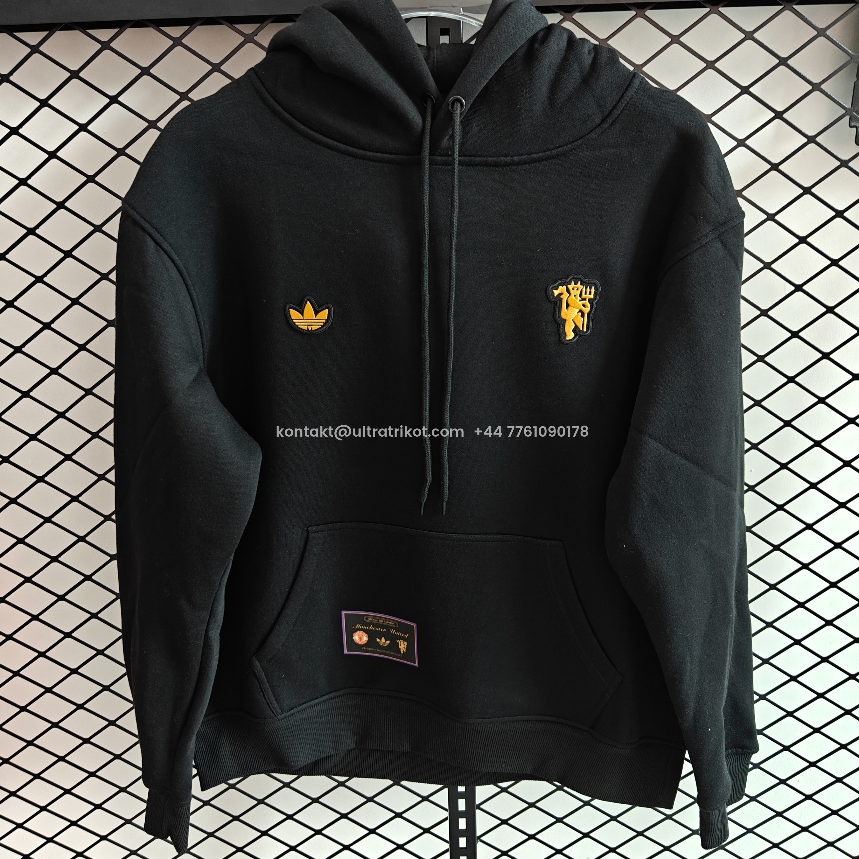 UltraTrikot-Manchester United 25-26 Originals Terrace Icon Unisex Pullover Hoodie with Yellow Logo