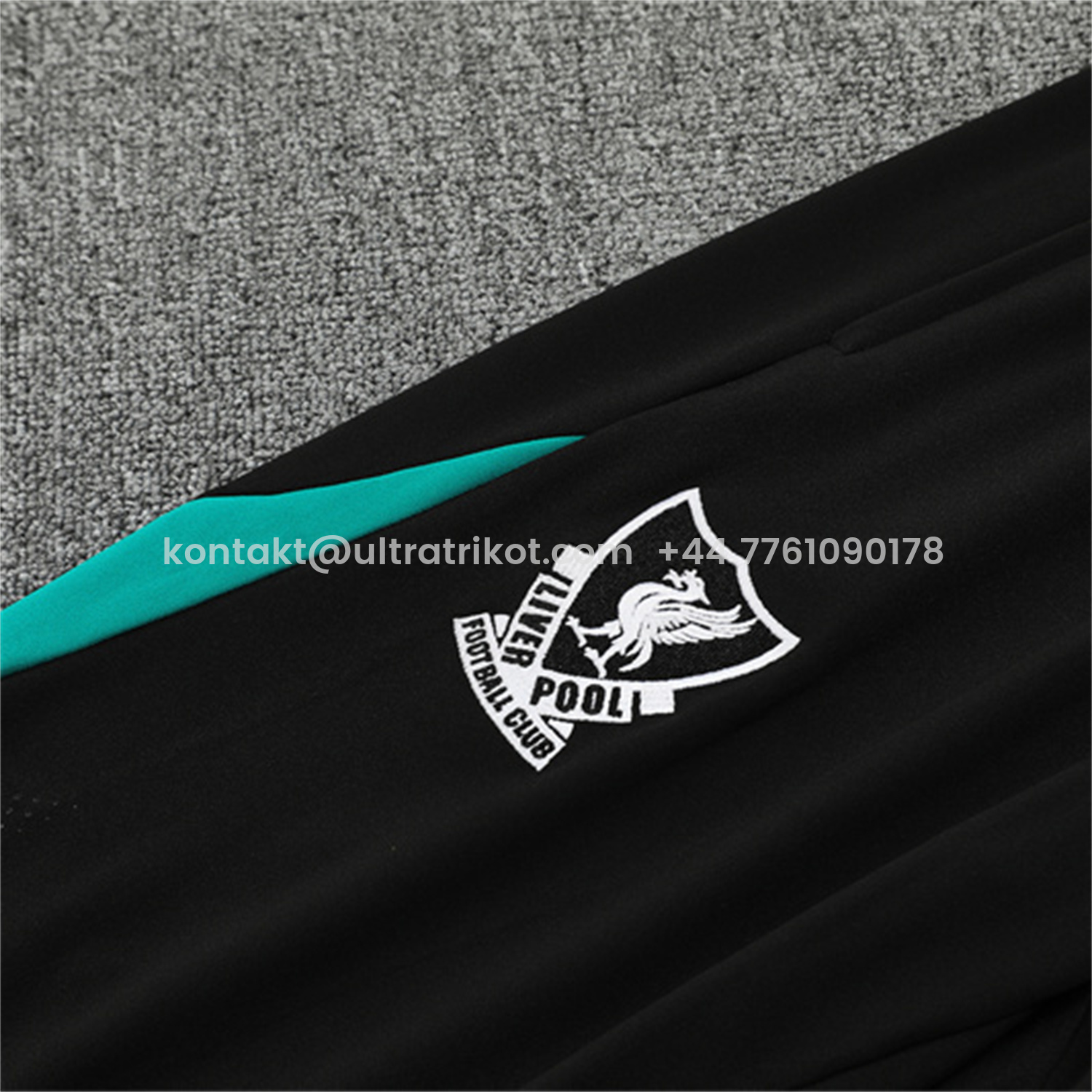 UltraTrikot-Liver.pool 25-26 Kids Long Sleeve Training Set - Player Version - Green Top and Black Pants