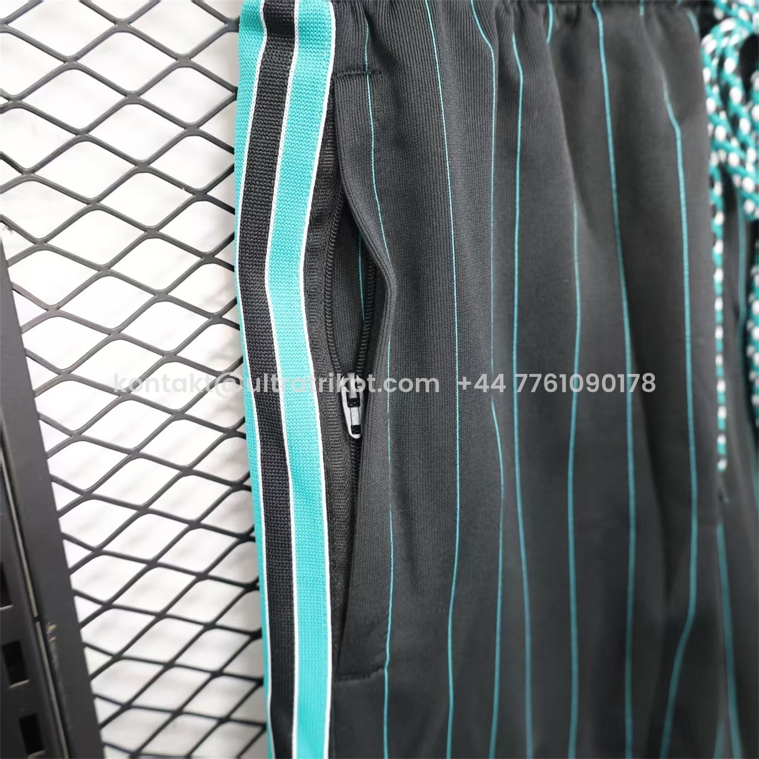 UltraTrikot-Liver.pool 25-26 Trefoil Black Travel Shorts - Player Version