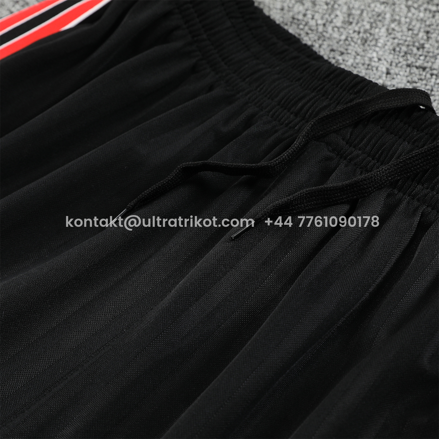 UltraTrikot-Manchester United 25-26 Short-Sleeve Training Set - Red Lines Black Top & Black Shorts