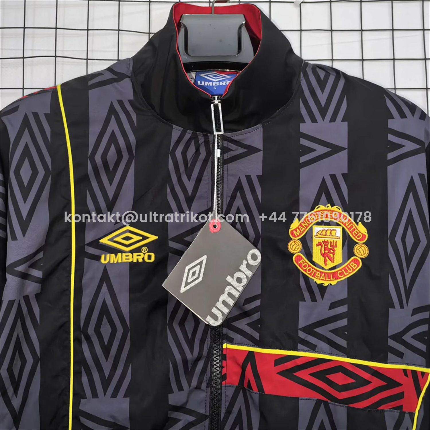UltraTrikot-Retro Manchester United 1993-95 Black Windbreaker Jacket