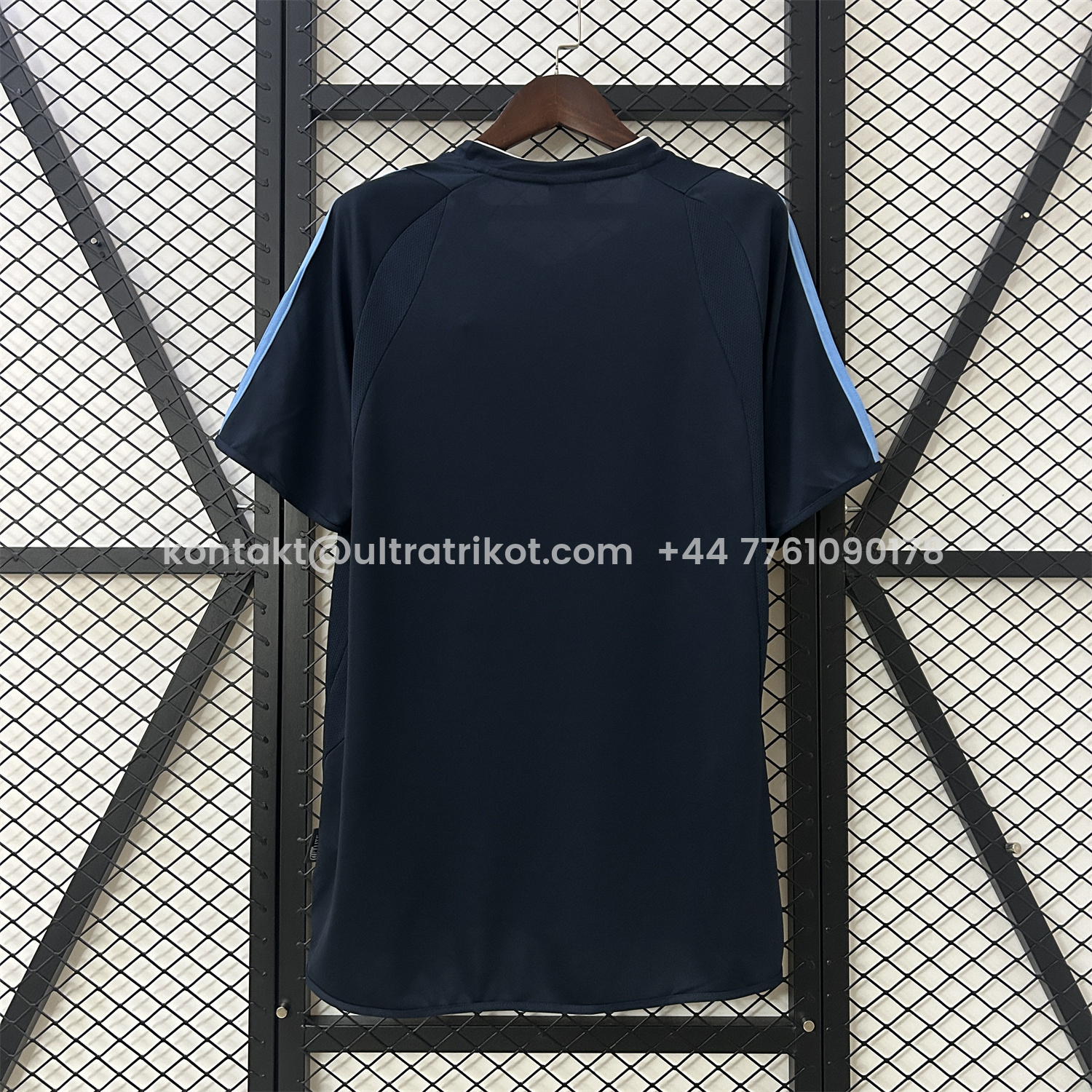 UltraTrikot-Retro Real Madrid 2003-04 Away Jersey