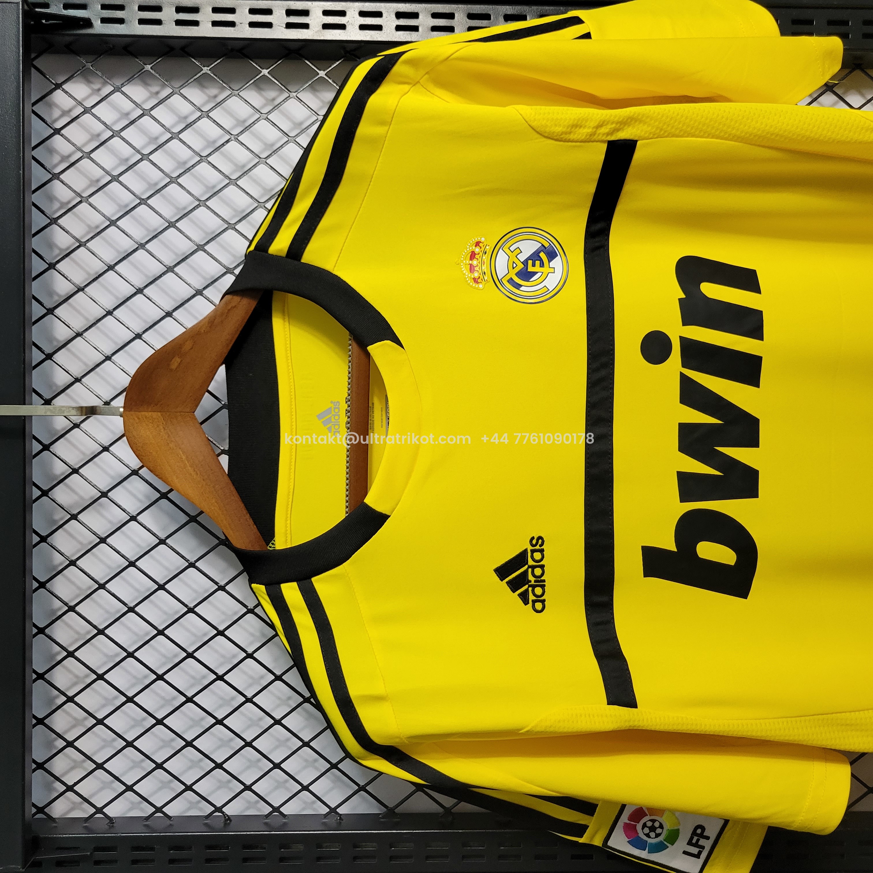 UltraTrikot-Retro Real Madrid 11-12 Yellow Goalkeeper Jersey