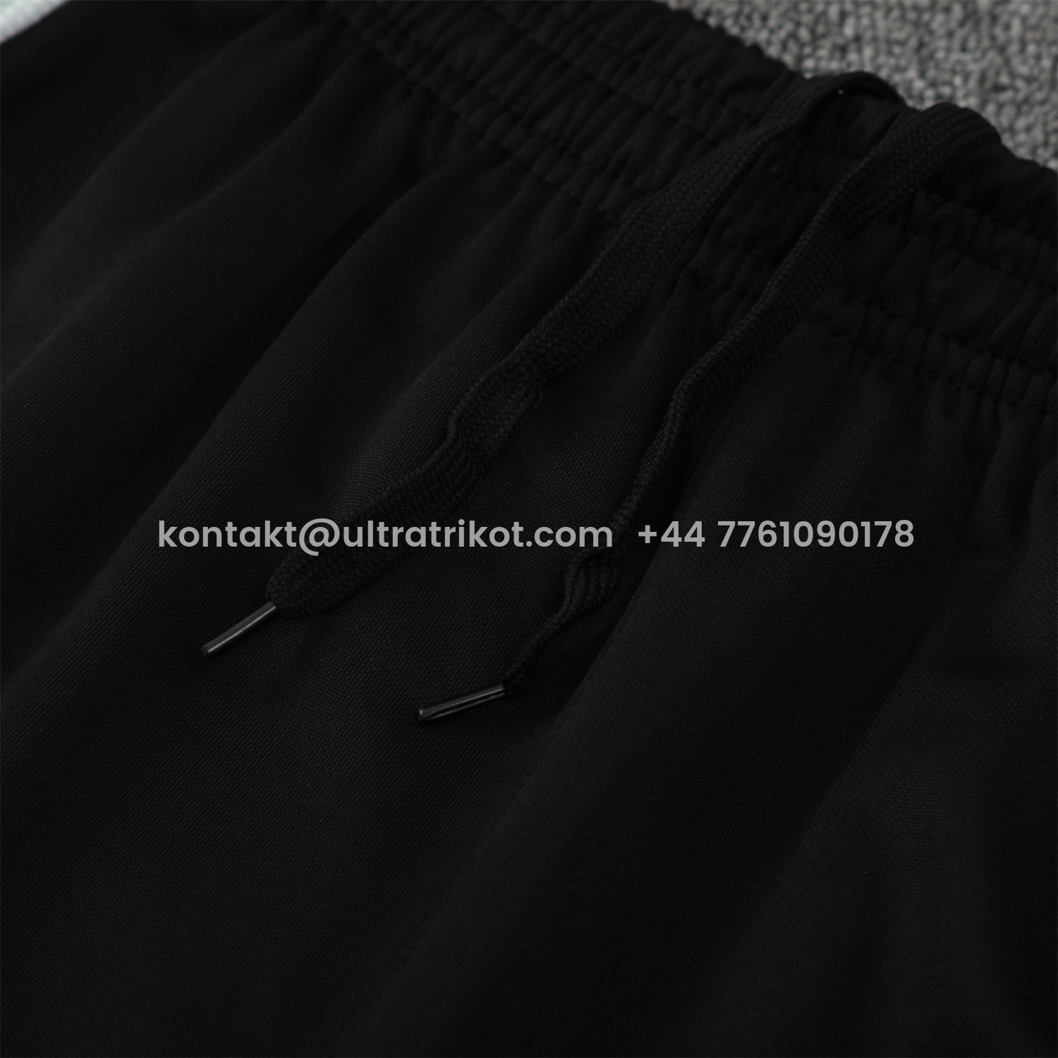 UltraTrikot-Real Madrid 25-26 Traning Hoodie Set - Triangular Spots White Hoodie With Black Pants