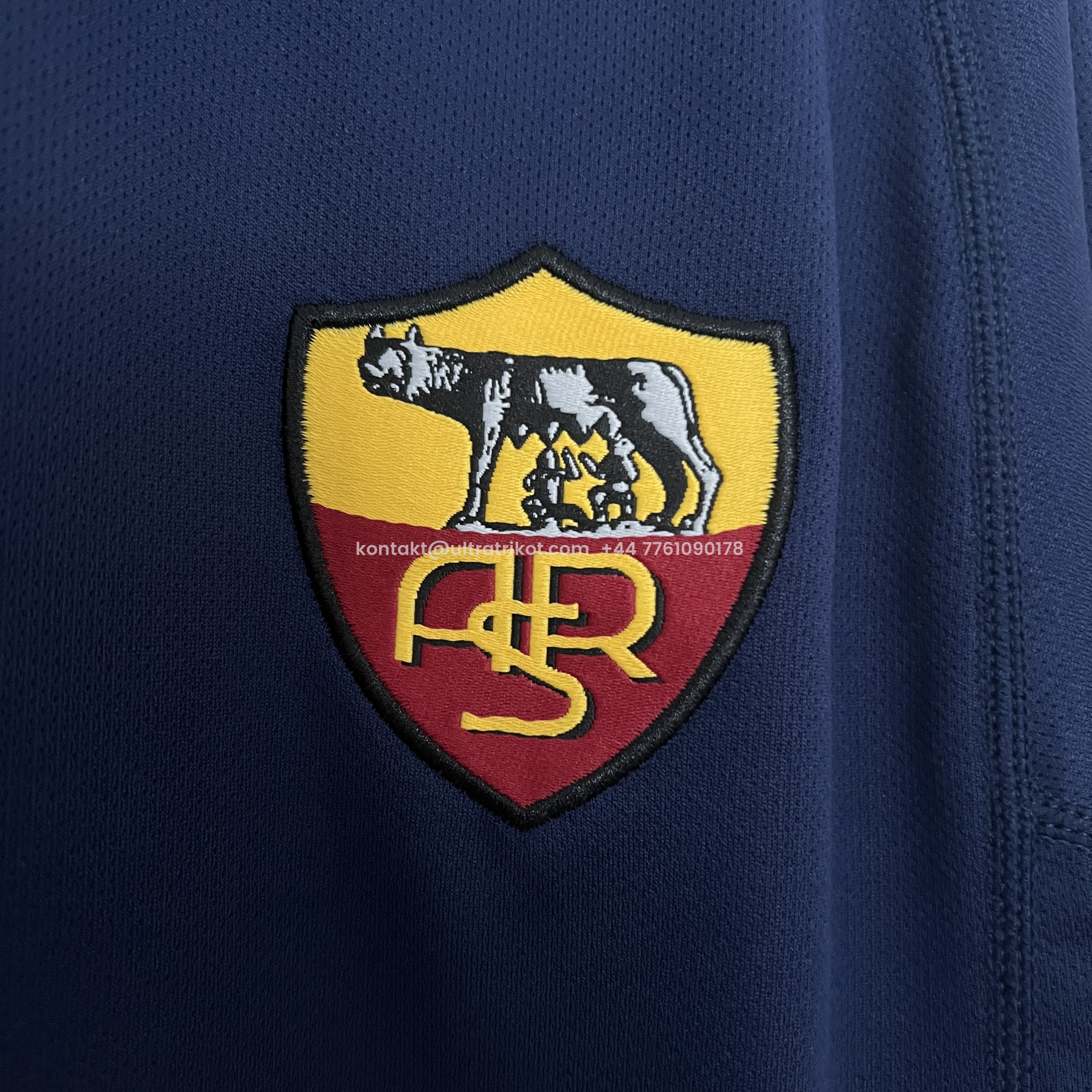 UltraTrikot-Retro Roma 2000-01 Third Jersey