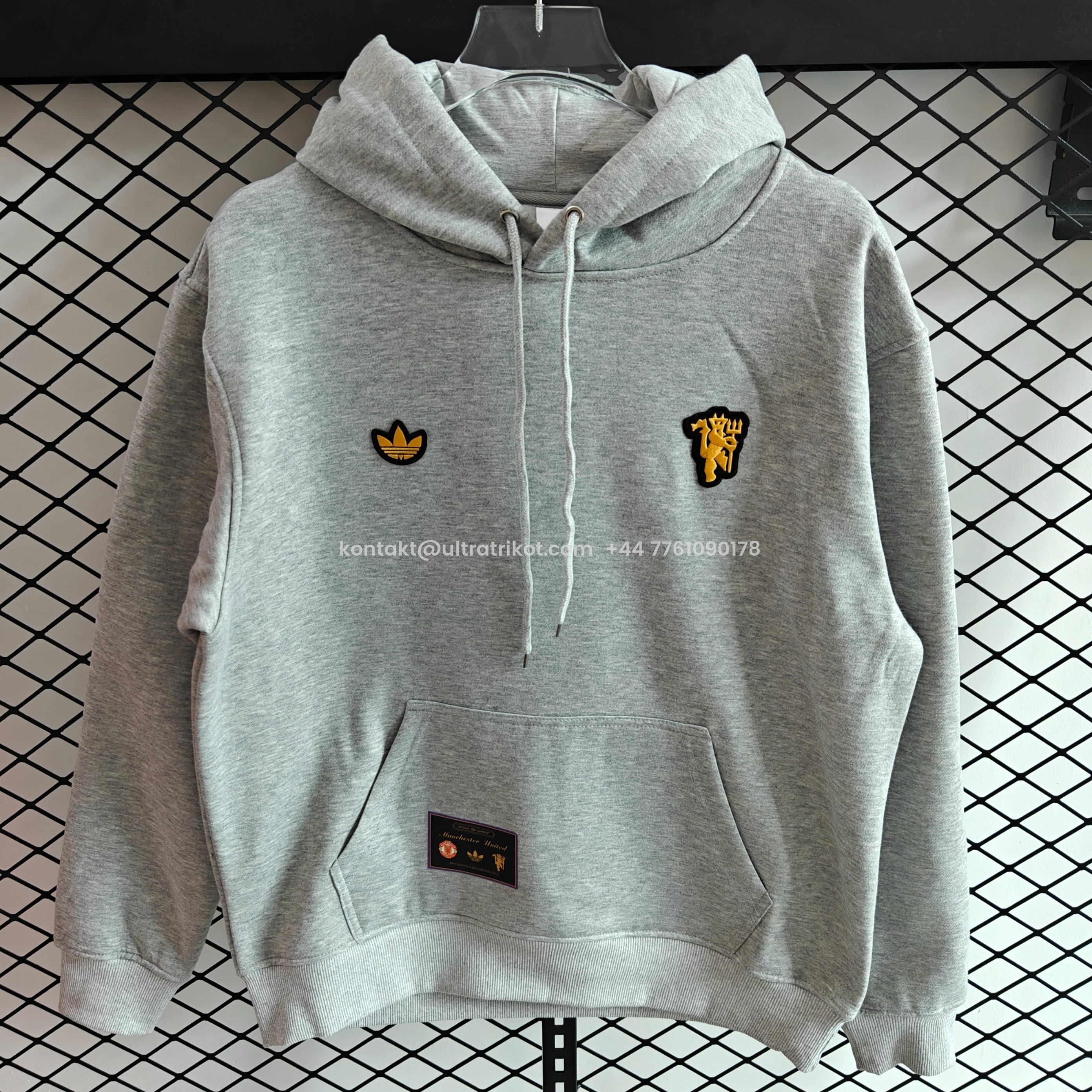 UltraTrikot-Manchester United 25-26 Originals Terrace Icon Unisex Pullover Hoodie with Yellow Logo