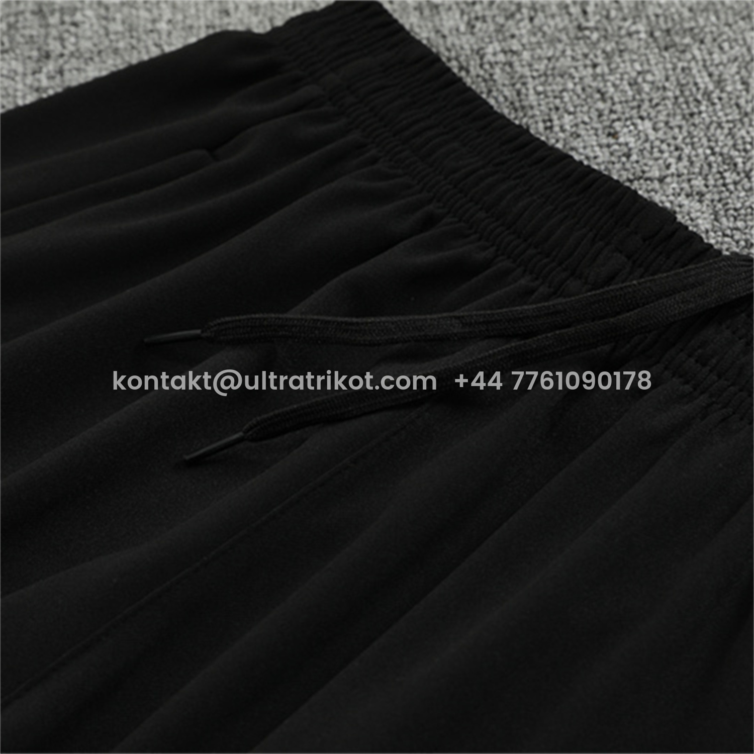 UltraTrikot-Liver.pool 25-26 Long Sleeve Training Set - Player Version - Green Top and Black Pants