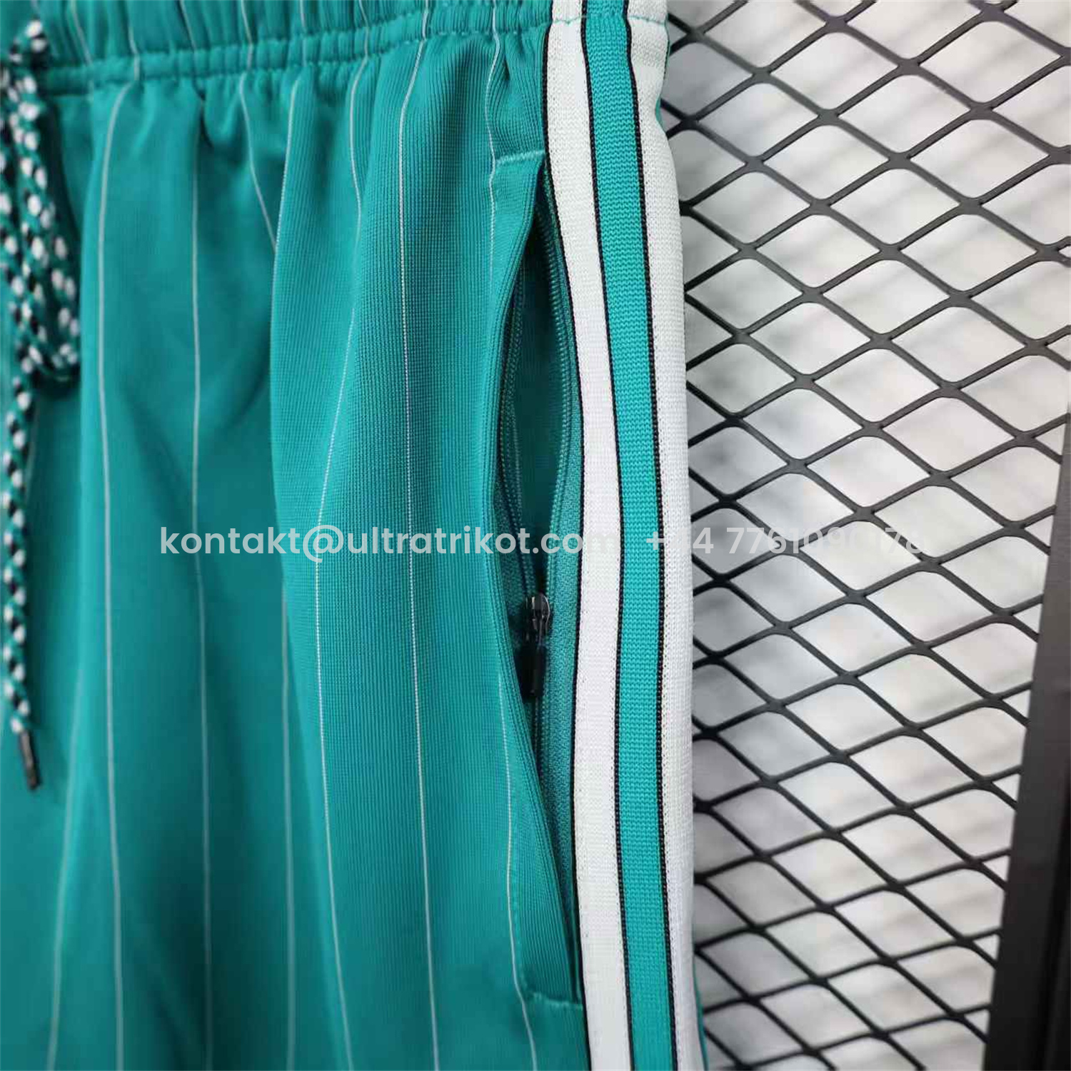 UltraTrikot-Liver.pool 25-26 Trefoil Cyan Travel Shorts - Player Version