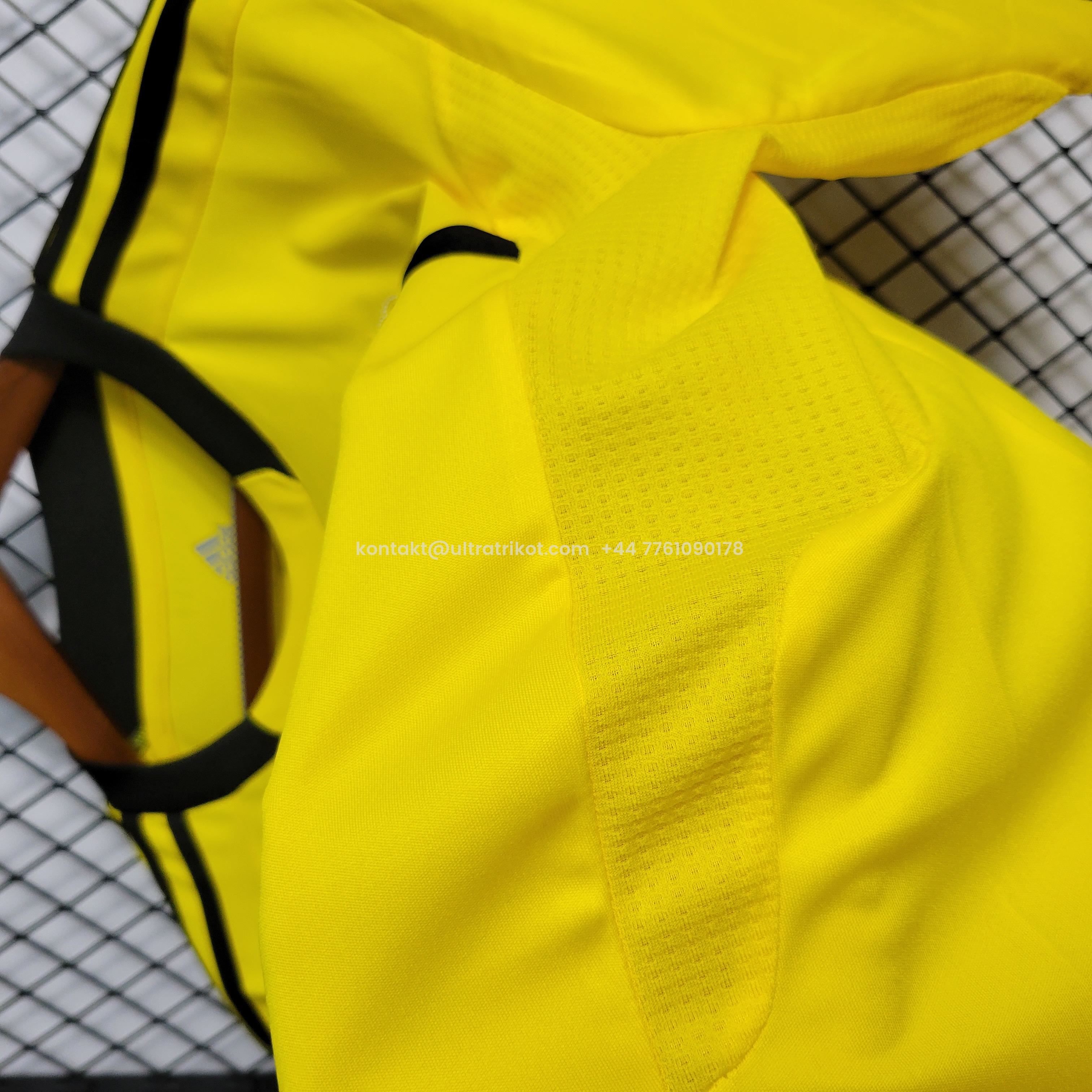 UltraTrikot-Retro Real Madrid 11-12 Yellow Goalkeeper Jersey