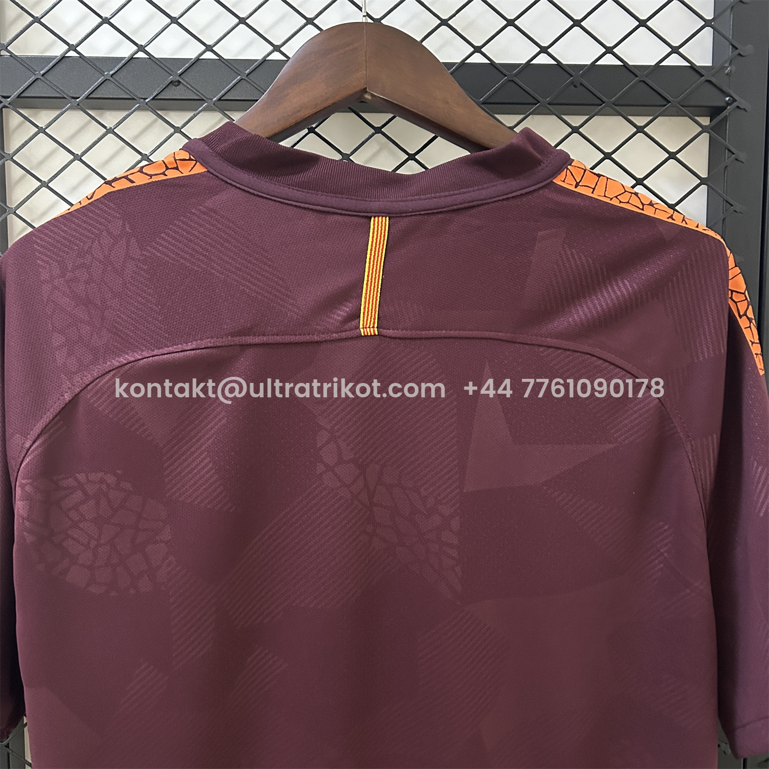 UltraTrikot-Retro Barcelona 17-18 Third Jersey
