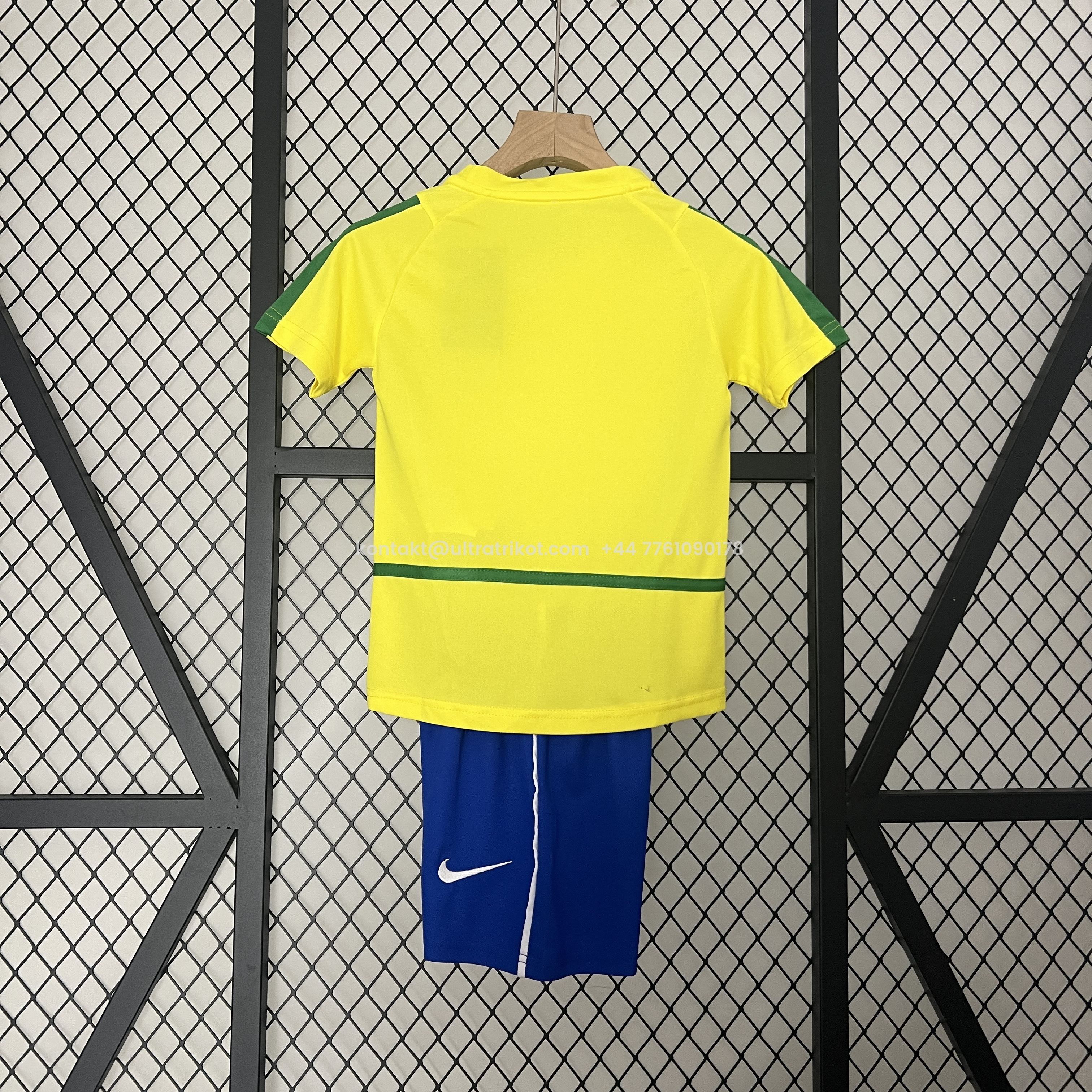 UltraTrikot-Retro Brazil 2002 Home Stadium Kids Kit